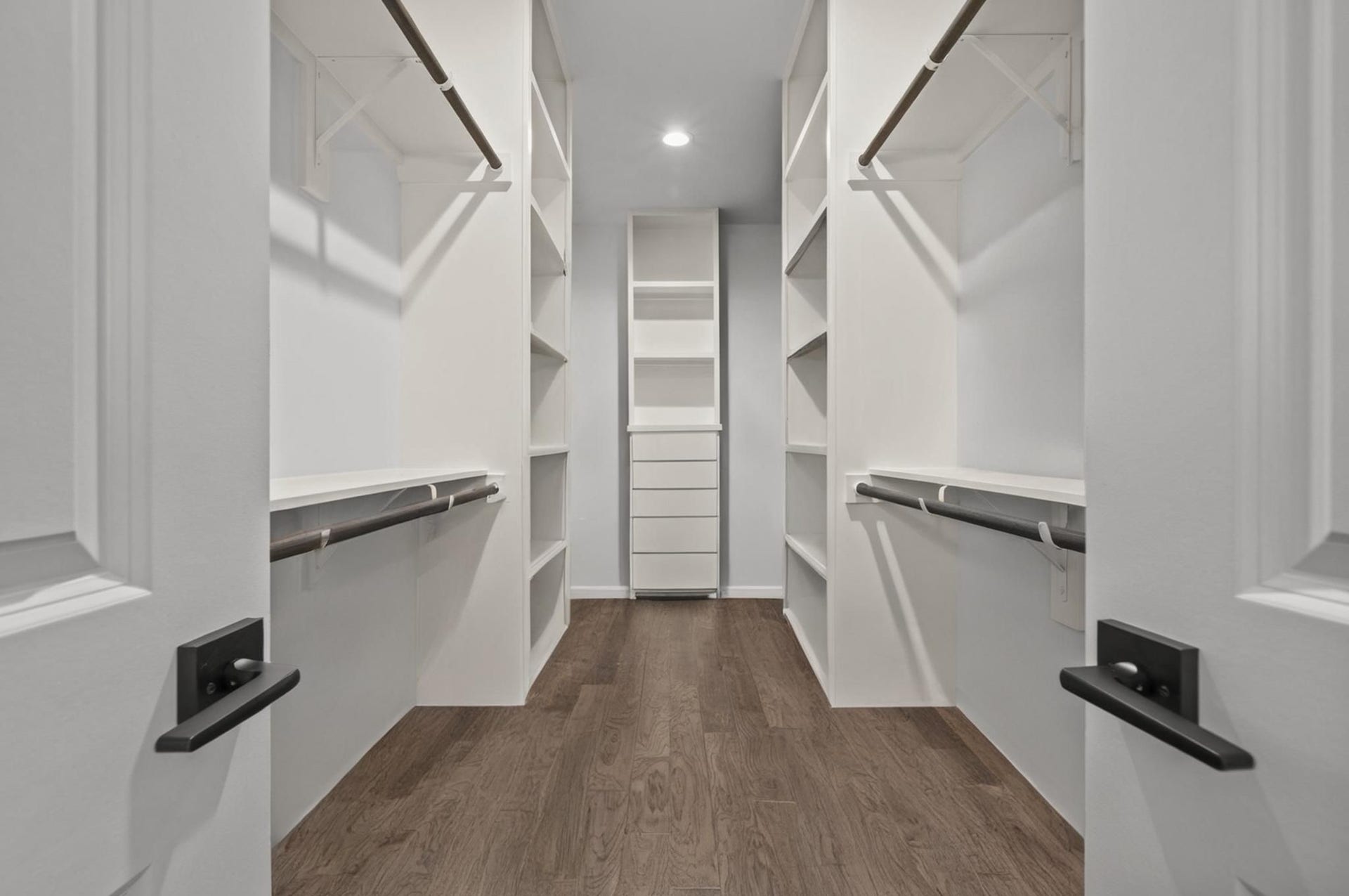 1128 Malone Street, Houston, TX 77007 The primary closet offers built-in storage and a dedicated dressing/vanity area. It adds structure, organization, and a more custom feel to the suite.
