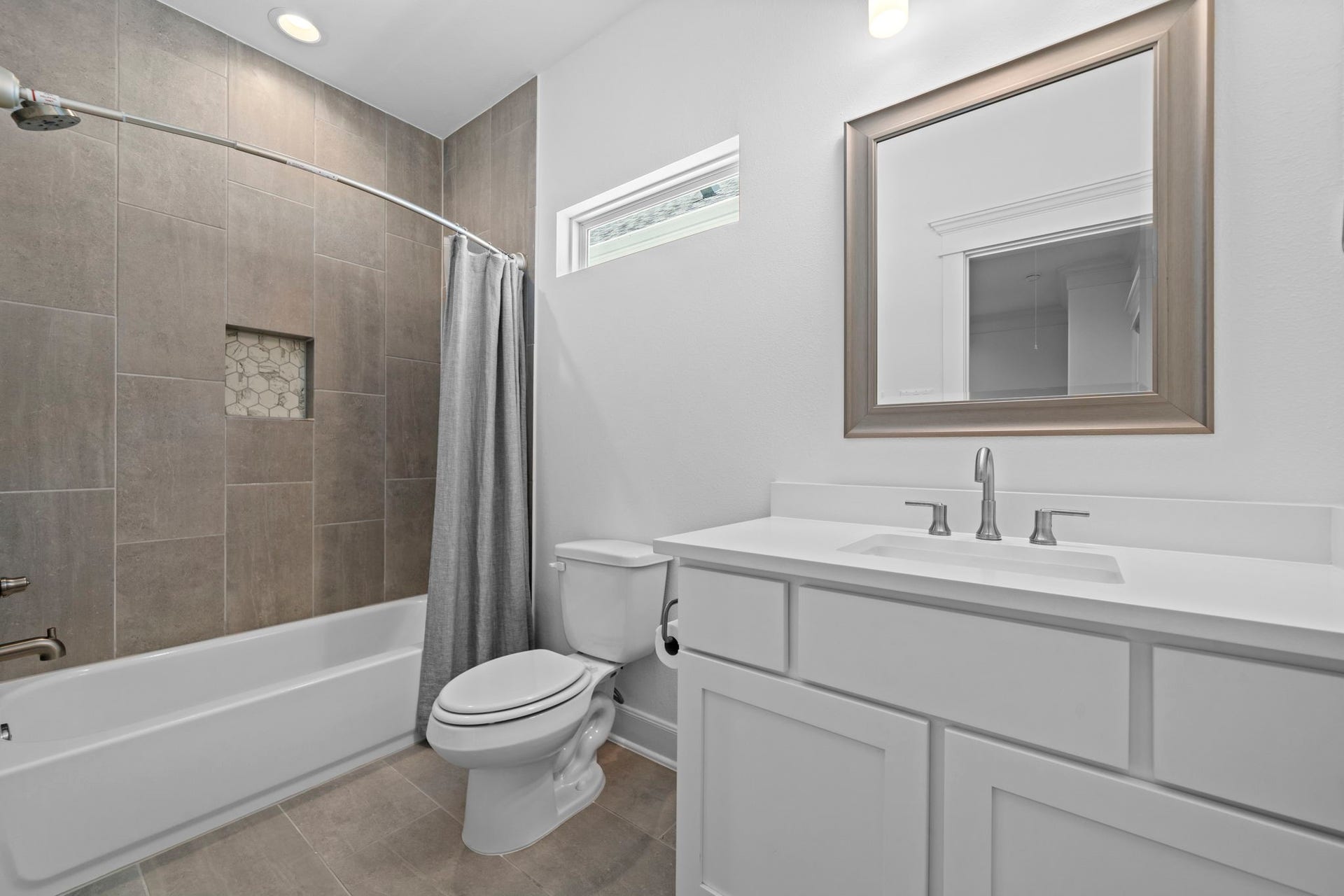1128 Malone Street, Houston, TX 77007 The secondary bath offers a clean tub/shower combination with updated finishes and a bright vanity area. It supports the upstairs bedrooms with simple everyday function.