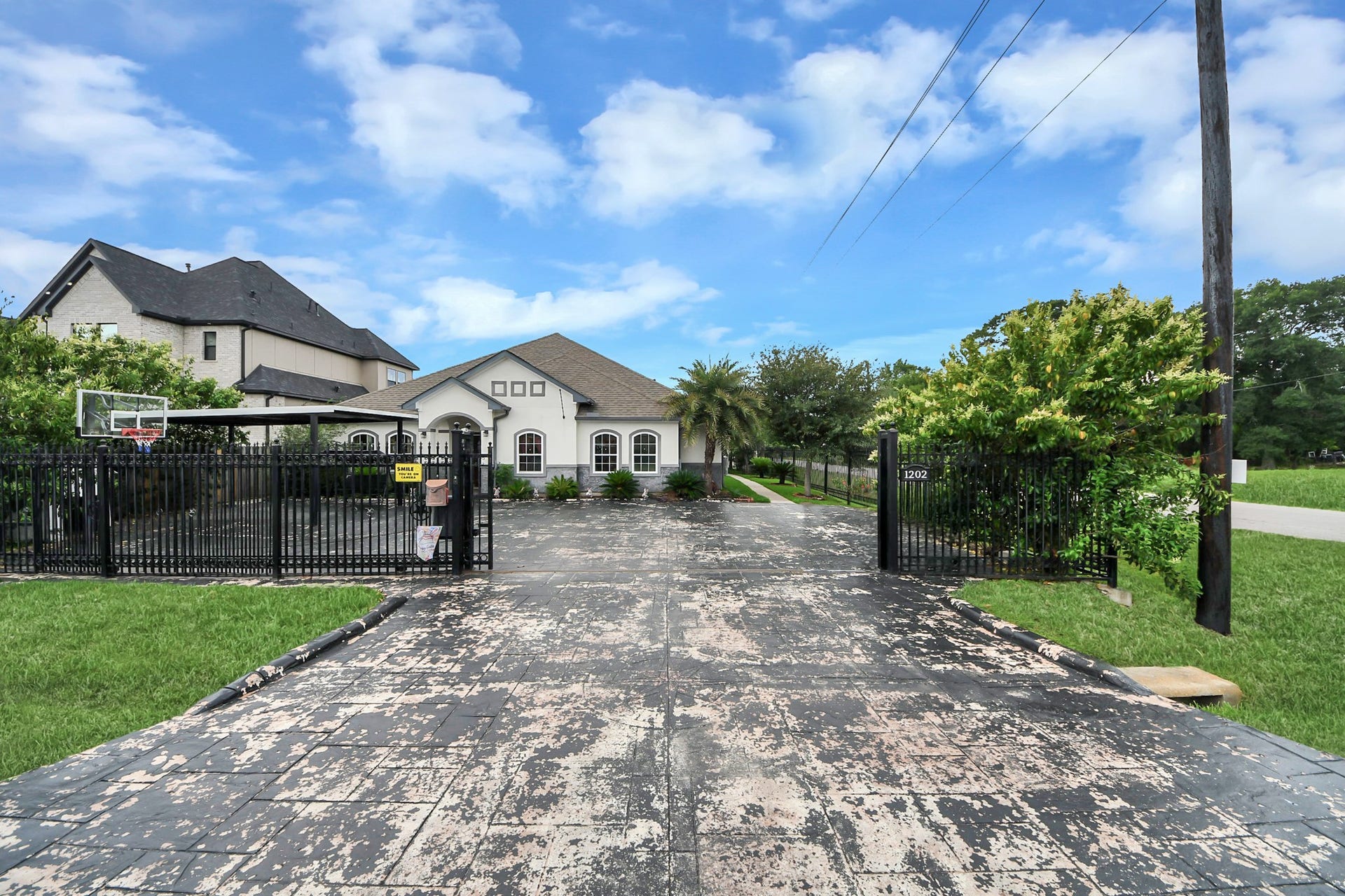 1202 Niagara Street, Houston, TX 77051