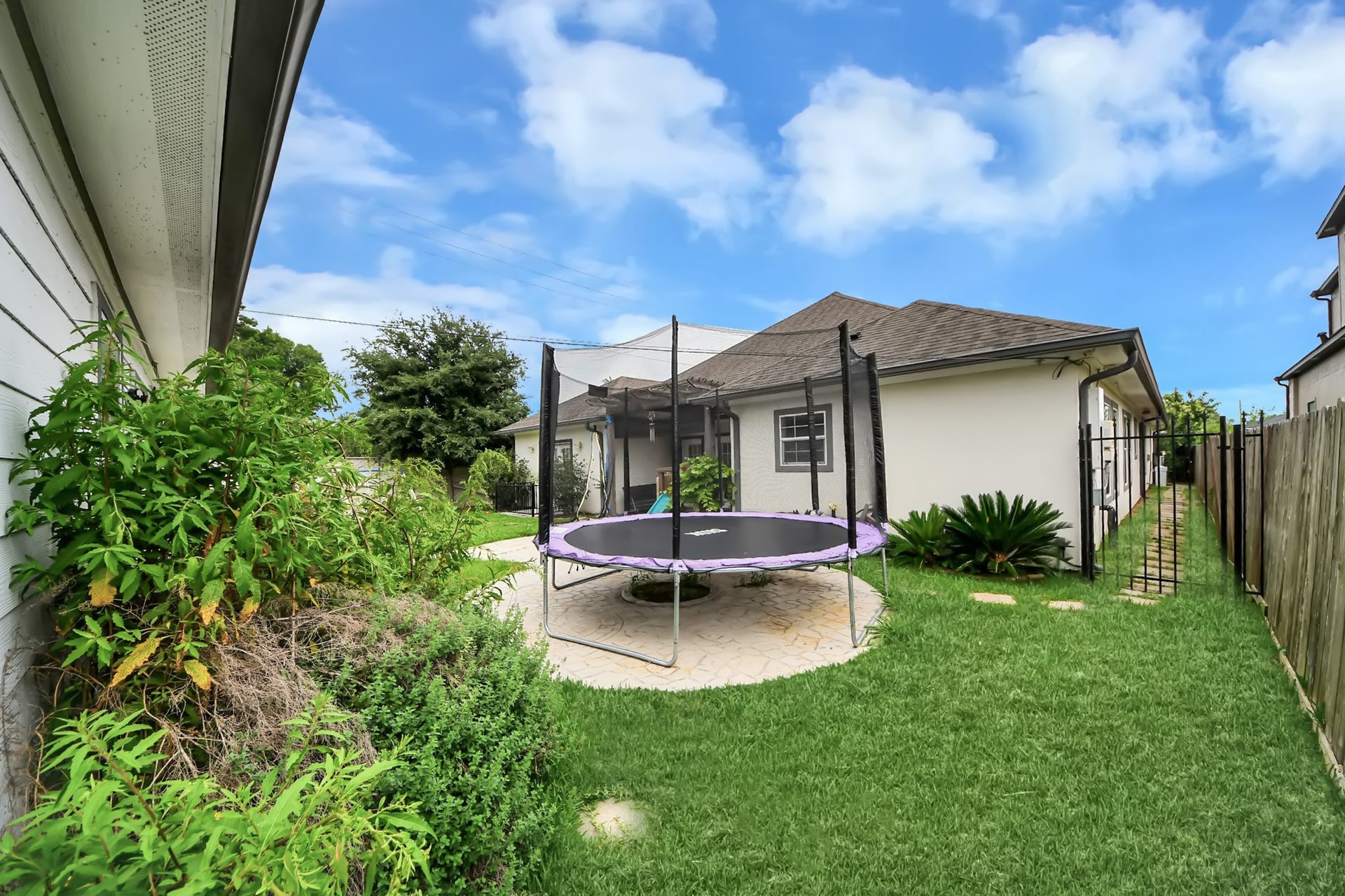 1202 Niagara Street, Houston, TX 77051