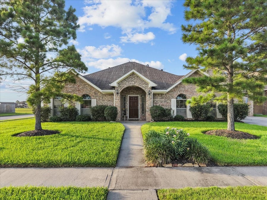 Property photo for 2028 Verde Valley Drive, League City, TX