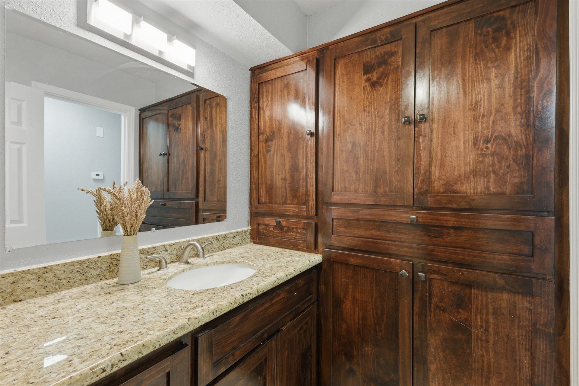 5919 Ollia Circle, Pasadena, TX 77505 bathroom