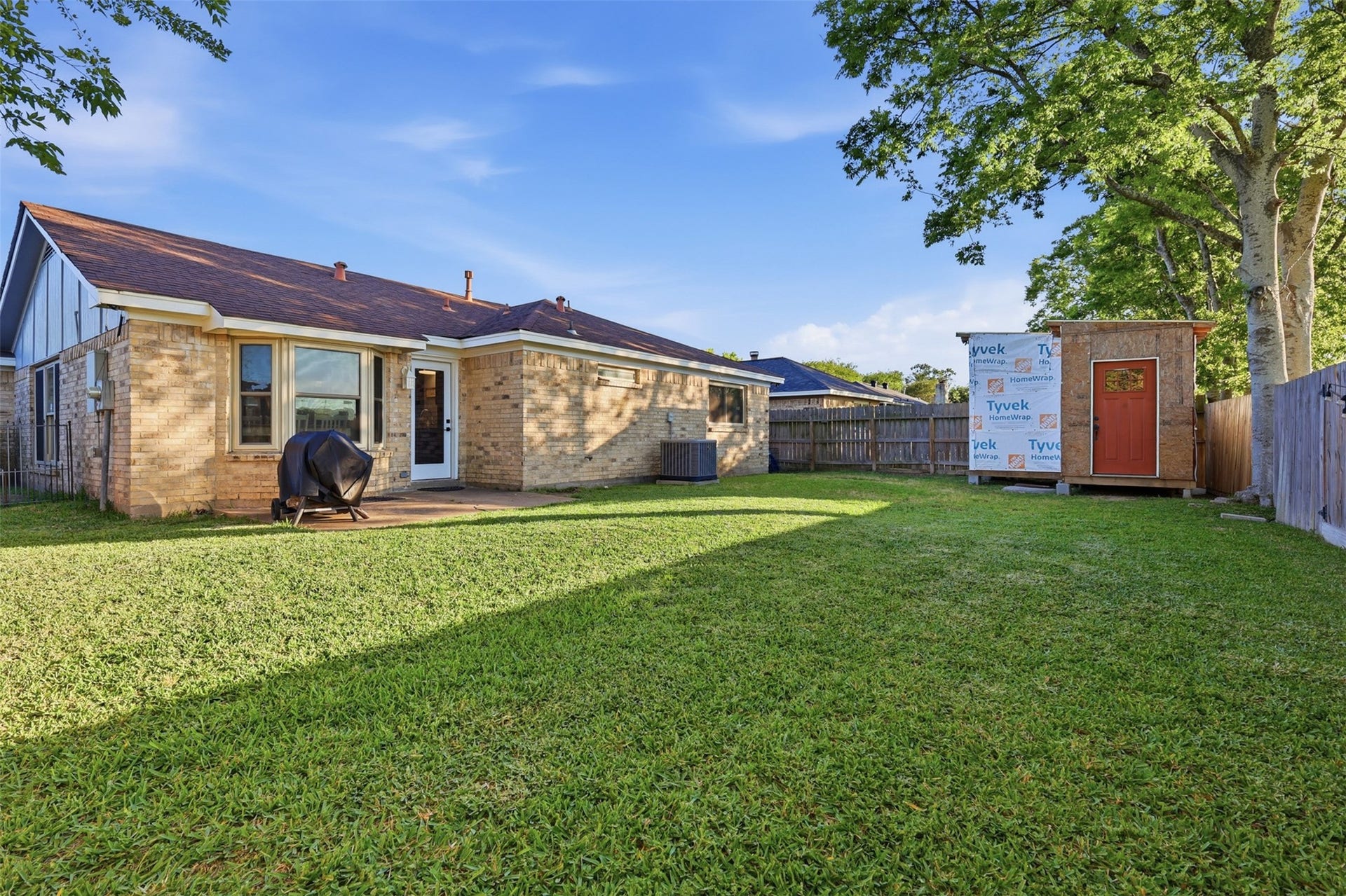 5919 Ollia Circle, Pasadena, TX 77505 backyard