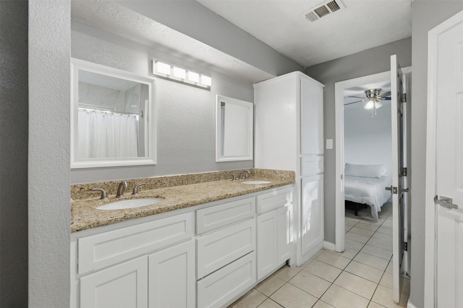 5919 Ollia Circle, Pasadena, TX 77505 double sink