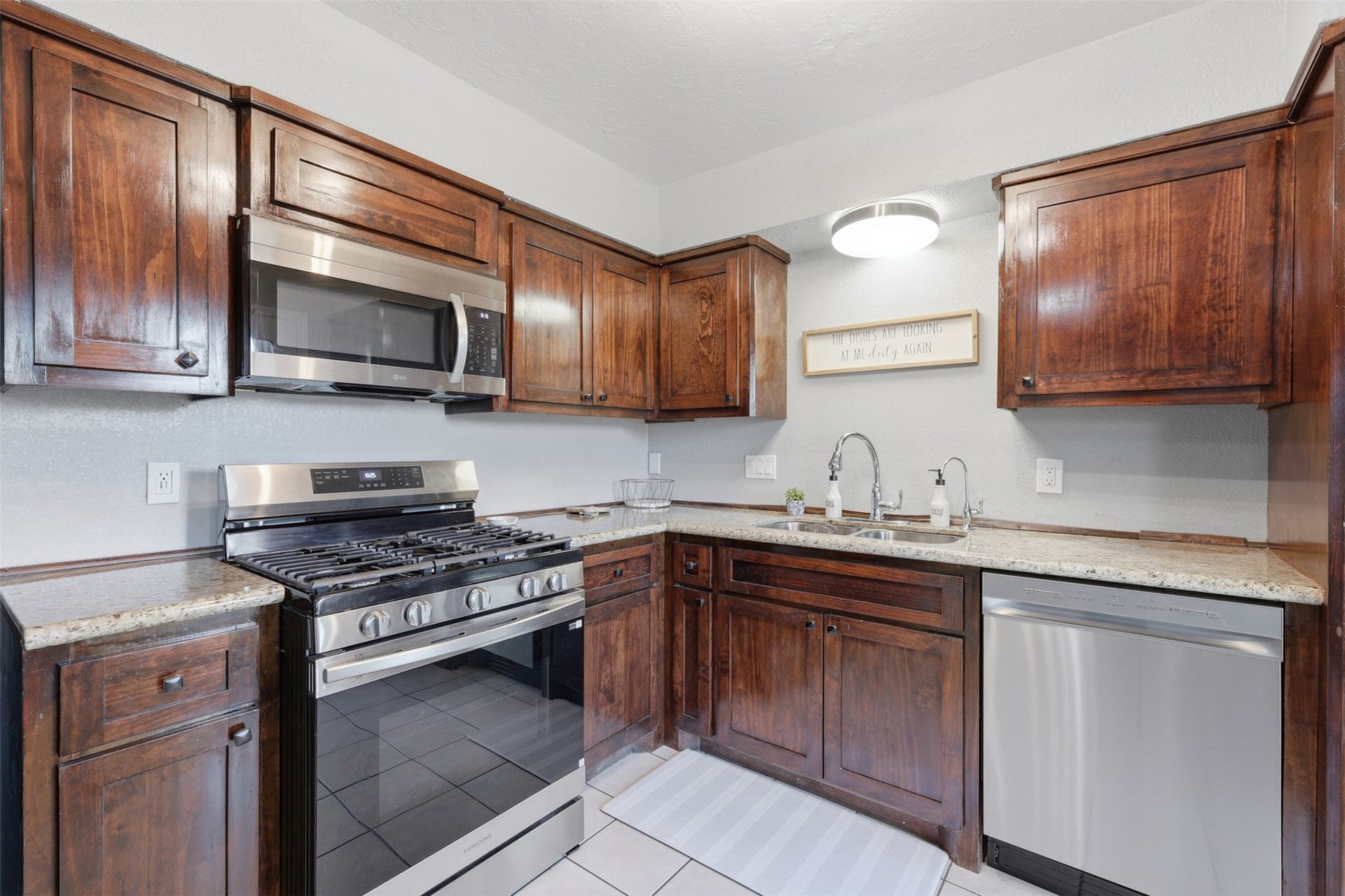5919 Ollia Circle, Pasadena, TX 77505 kitchen