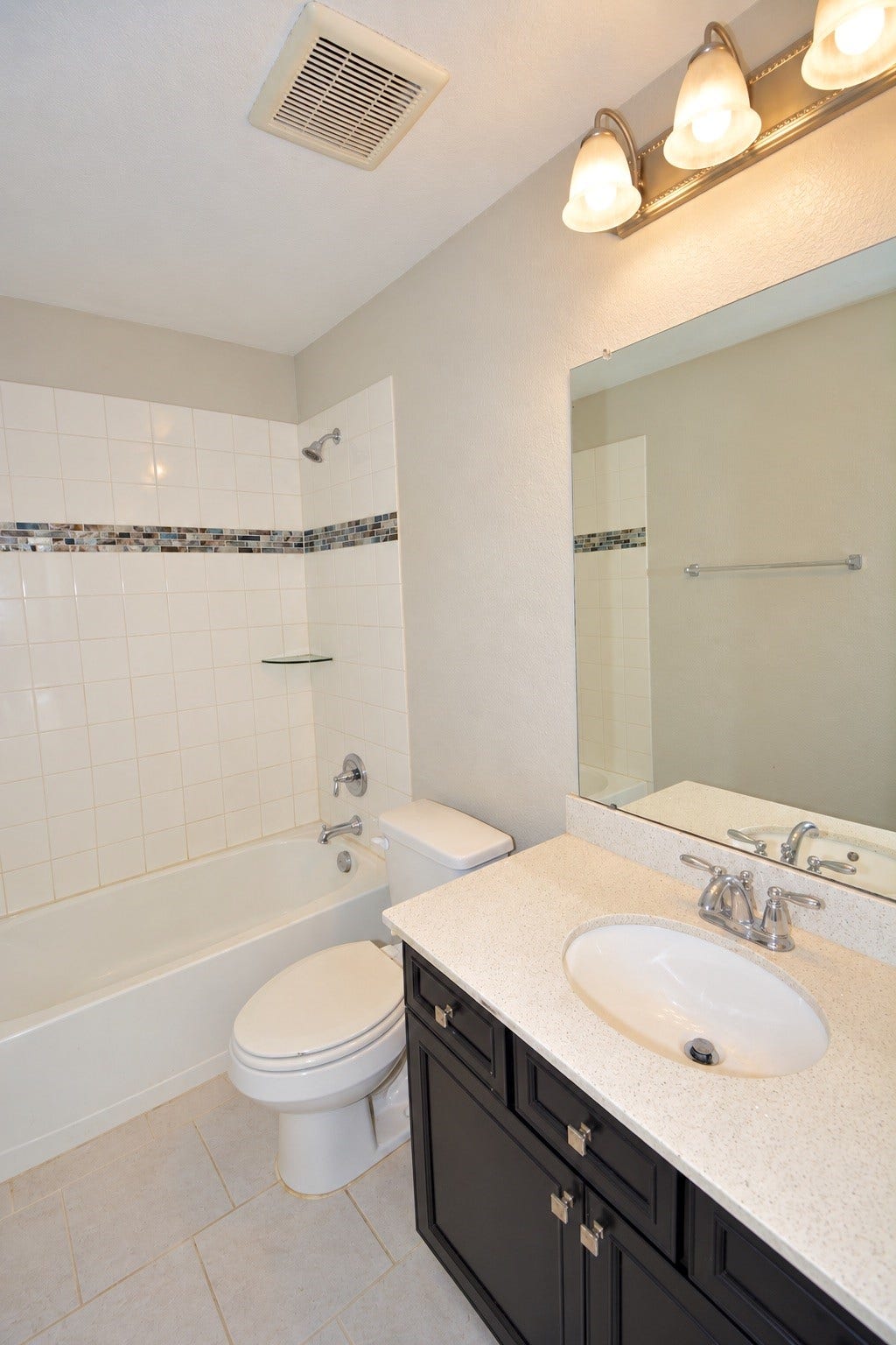 26322 Stonedale View Drive, Richmond, TX 77406 Guest full bath featuring tub/shower combo