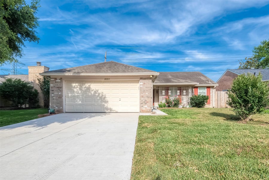 Property photo for 3231 E Heatherock Circle, Sugar Land, TX