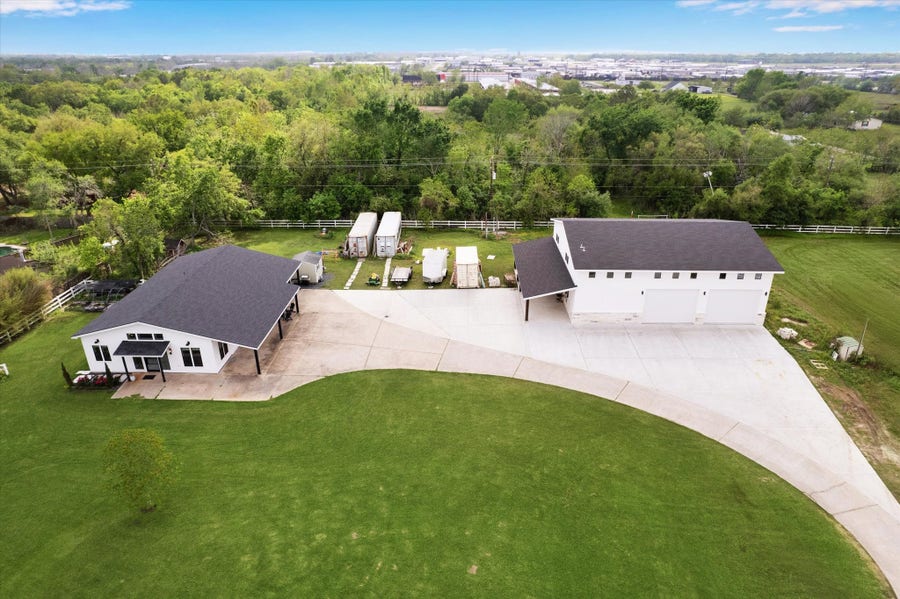 Property photo for 17810 County Road 125, Pearland, TX