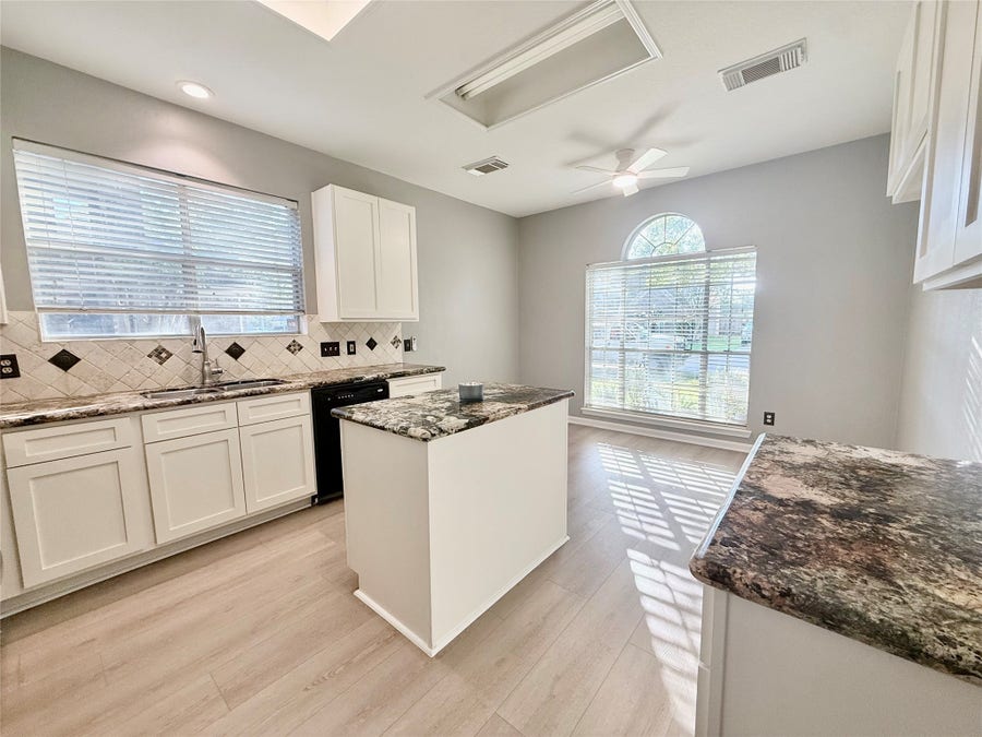 Property photo for 2915 Veva Drive, Pearland, TX