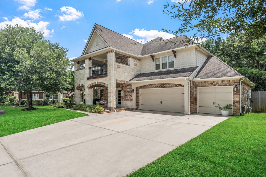 Property photo for 140 Brendan Woods Lane, Conroe, TX