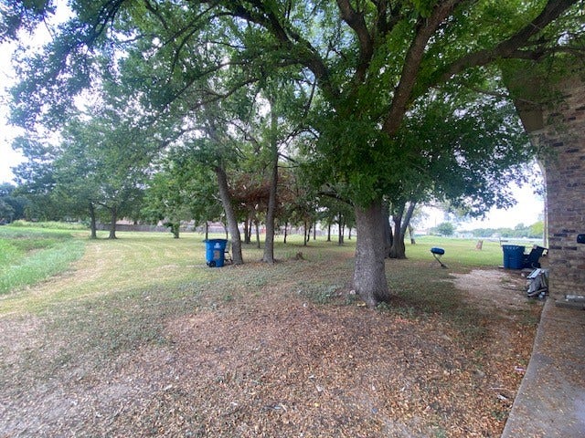 215 Avenue E, South Houston, TX 77587 Large park like setting as your backyard.