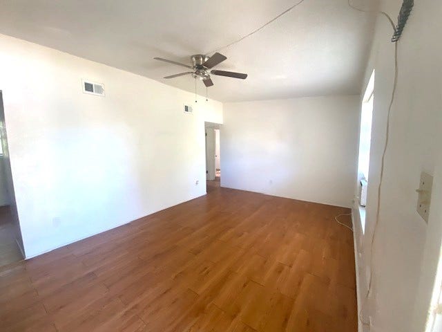 215 Avenue E, South Houston, TX 77587 Spacious living rom with ceiling fan and laminate flooring throughout the entire unit. (no carpet)