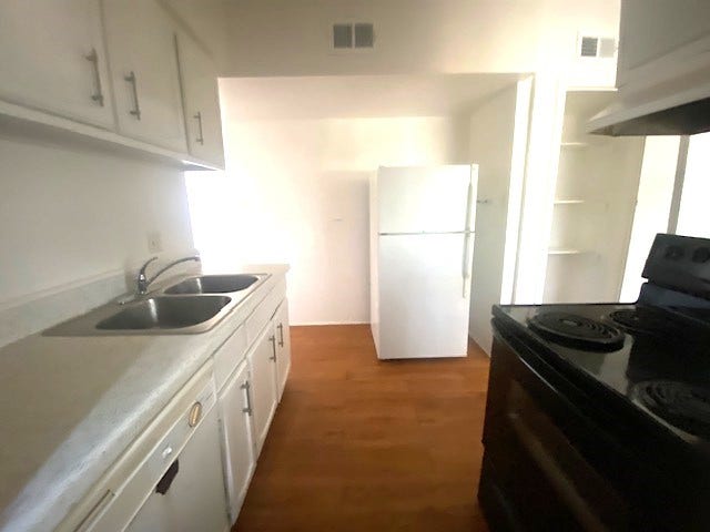 215 Avenue E, South Houston, TX 77587 Electric range cooktop.