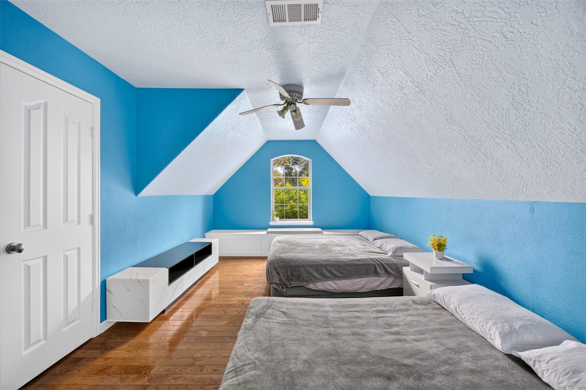 21427 Tophill Drive, Spring, TX 77388