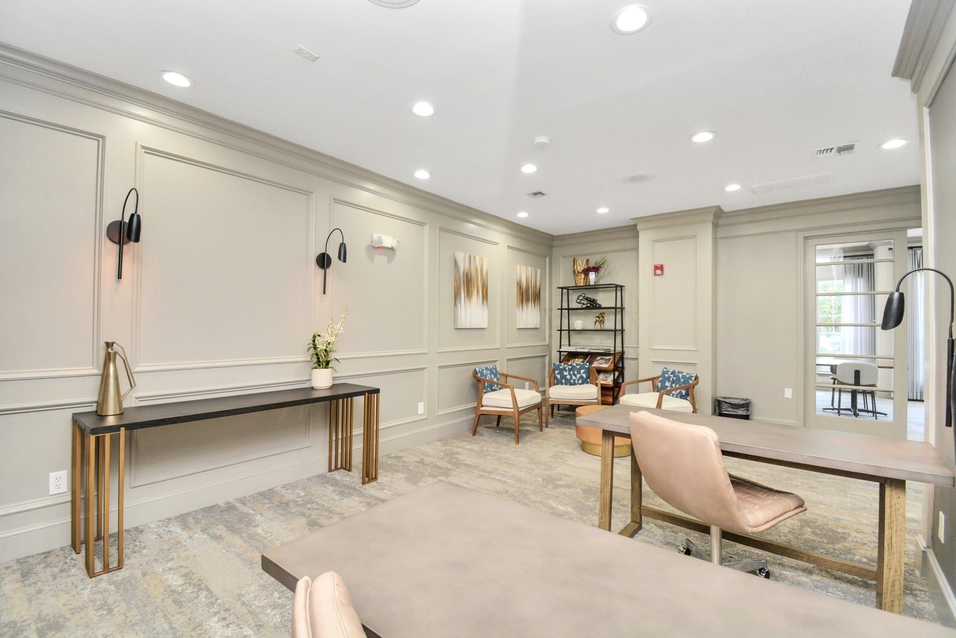 2222 Maroneal Street, #0624, Houston, TX 77030 Business Center and Club Room with
