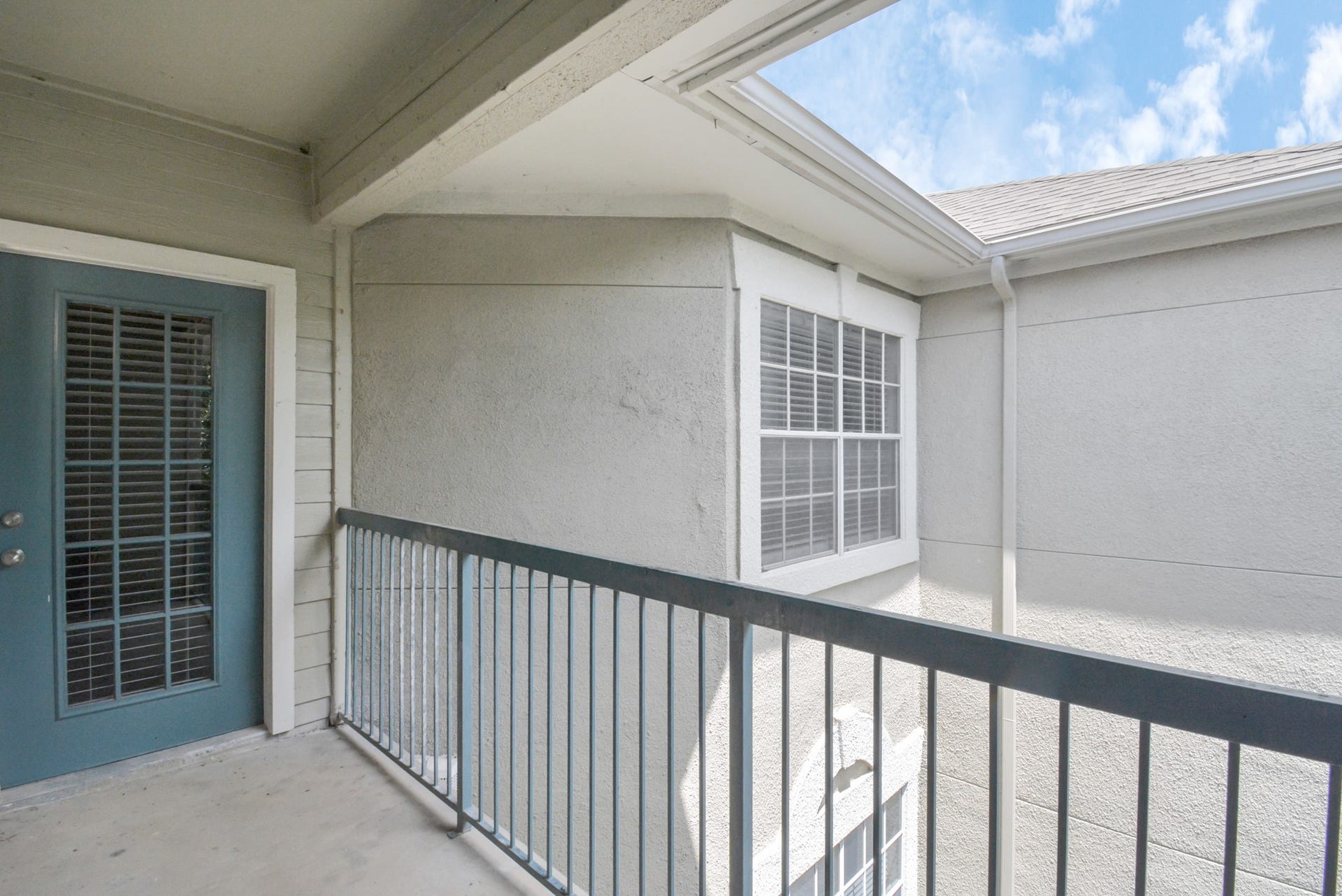 2222 Maroneal Street, #0624, Houston, TX 77030 Photos displayed may be of similar apartments or floor plans featuring the same finishes.
