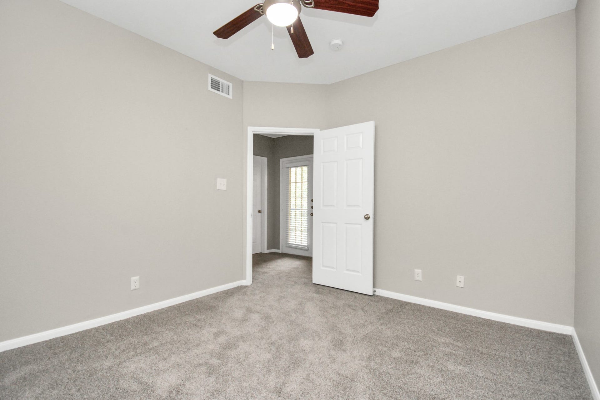 2222 Maroneal Street, #0624, Houston, TX 77030 Photos displayed may be of similar apartments or floor plans featuring the same finishes.