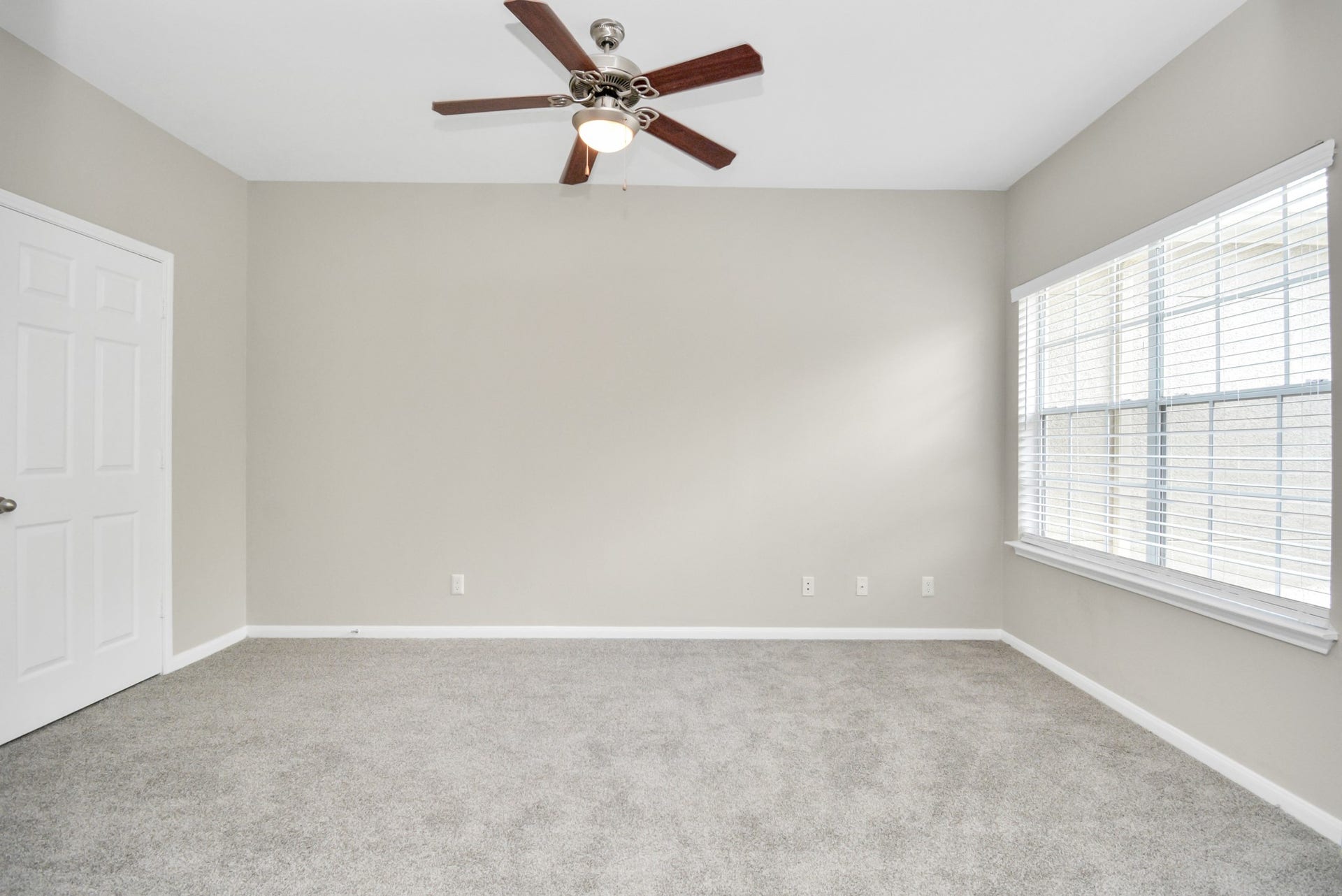 2222 Maroneal Street, #0624, Houston, TX 77030 Photos displayed may be of similar apartments or floor plans featuring the same finishes.
