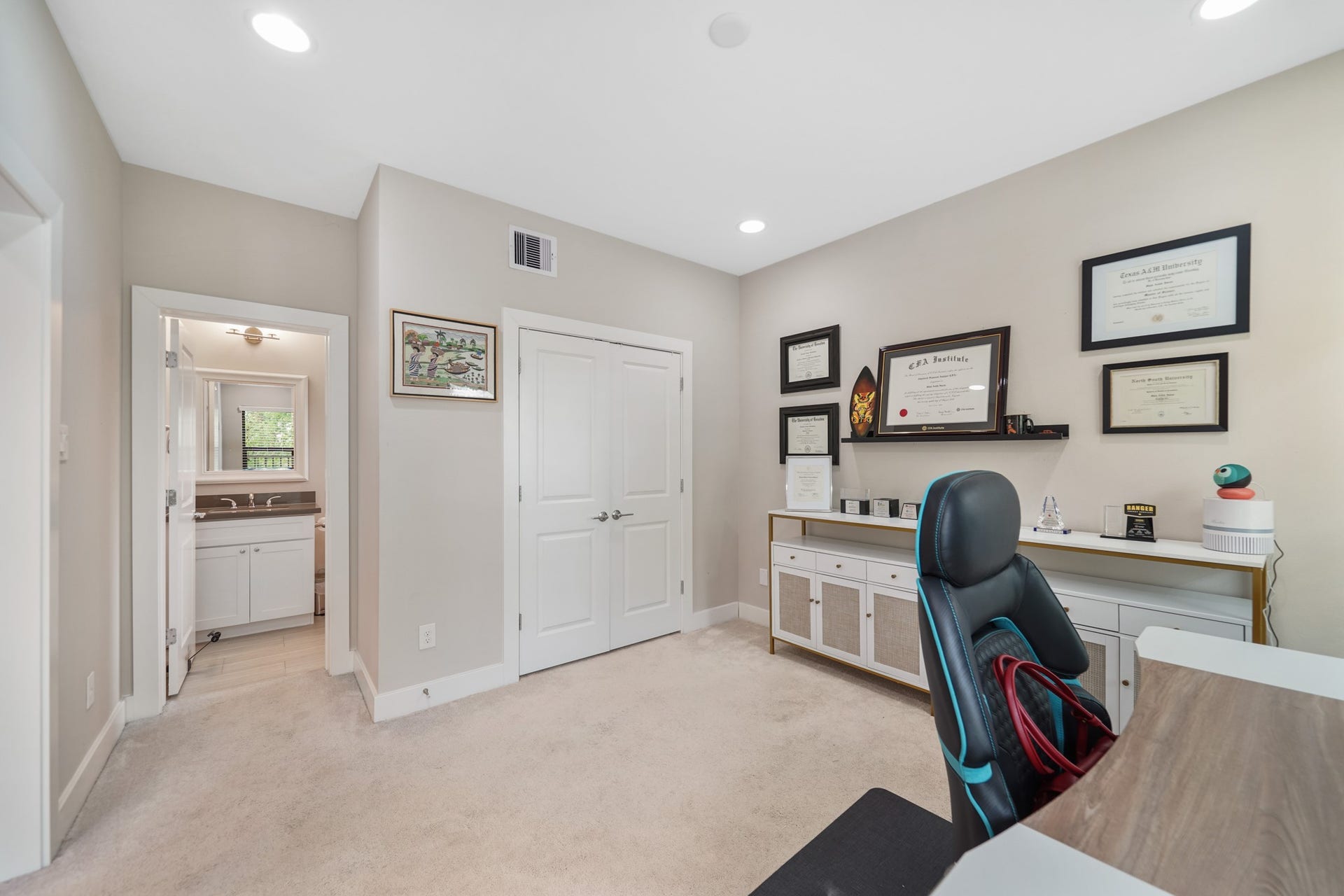 1824 Bonner Street, Houston, TX 77007 Included is a double door wardrobe storage closet and an ensuite bath.