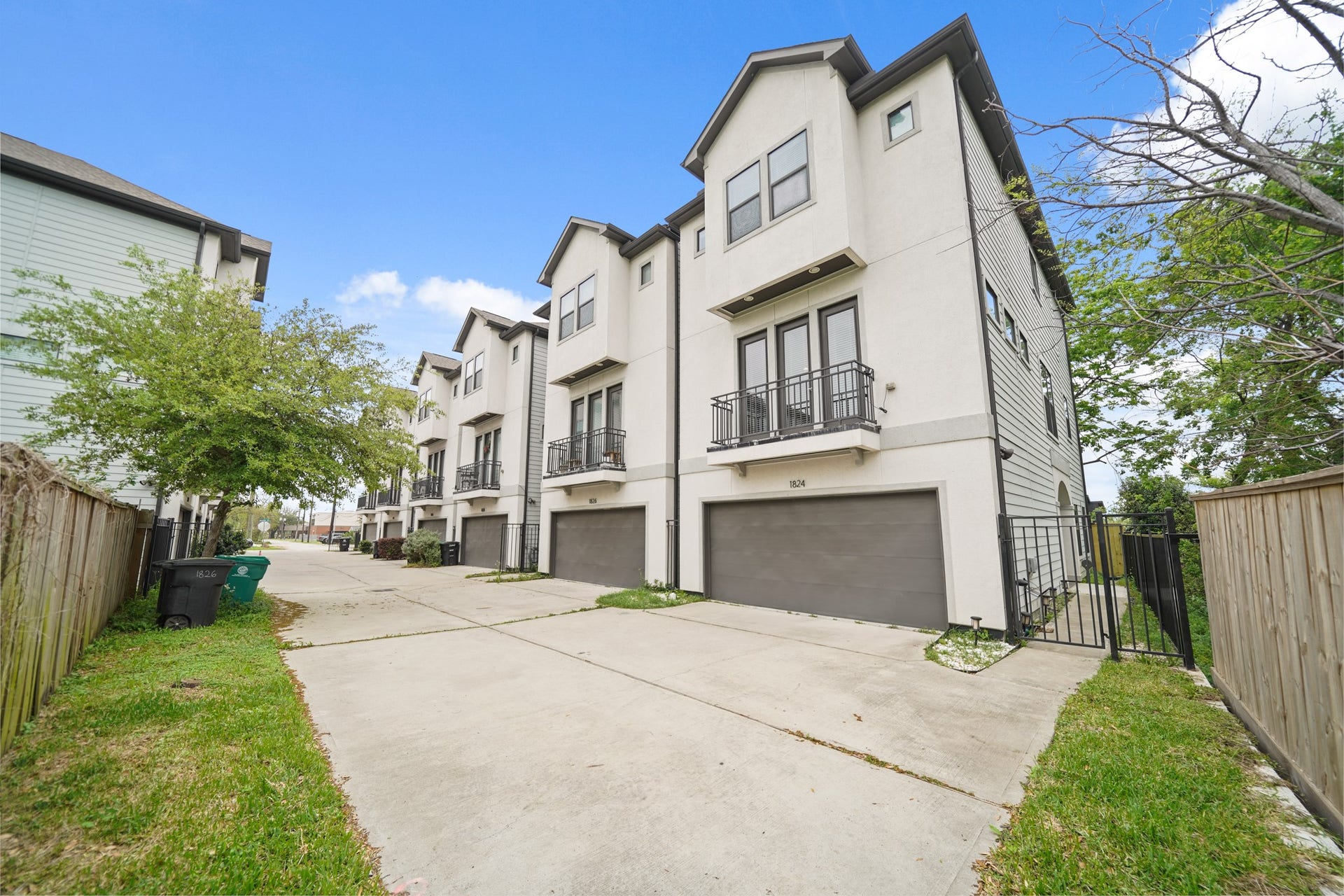 1824 Bonner Street, Houston, TX 77007 Welcome home to 1824 Bonner Street!