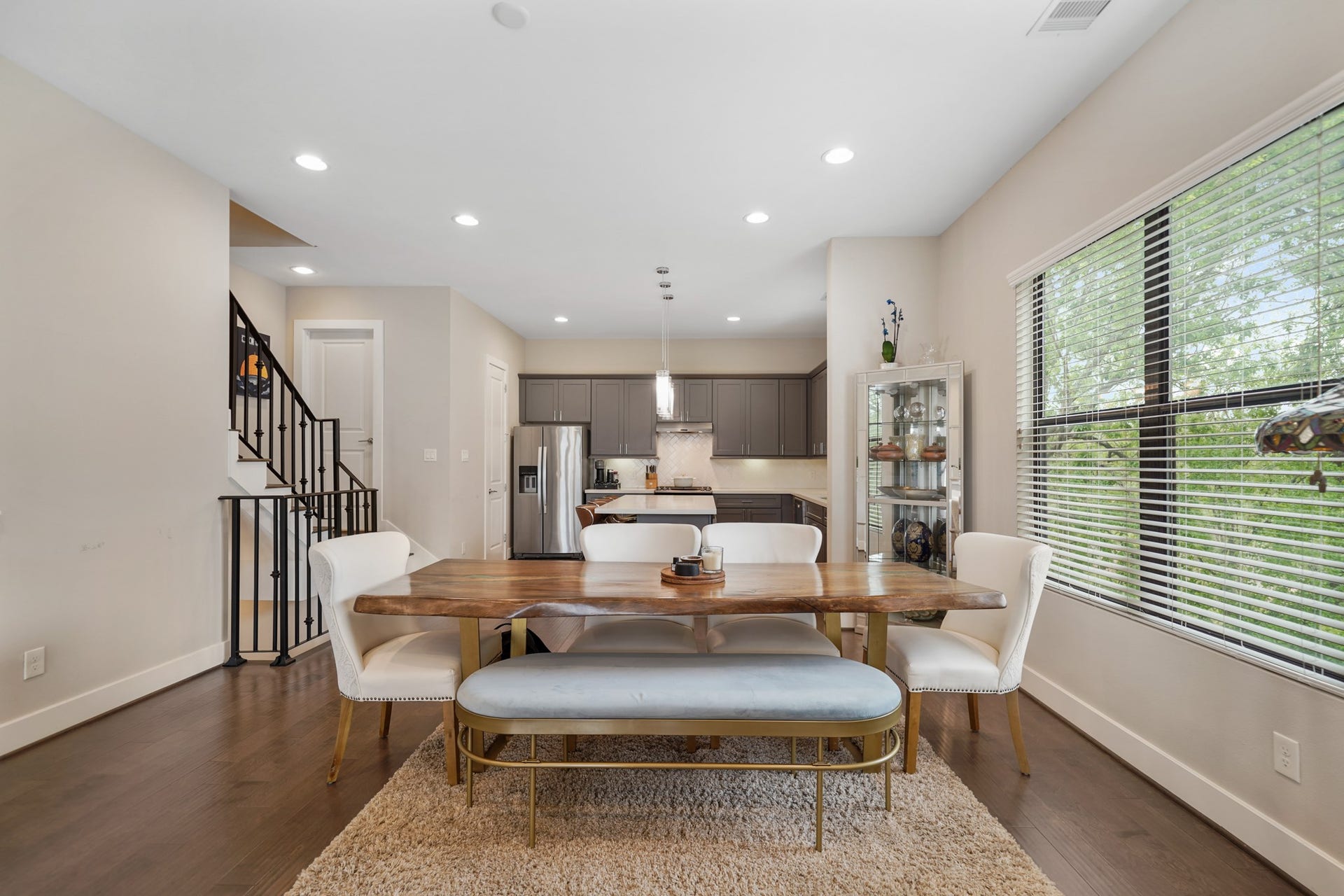1824 Bonner Street, Houston, TX 77007 Large windows with blinds overlook the side of the home. Need a dining room table? The Landlord is willing to leave this
table.