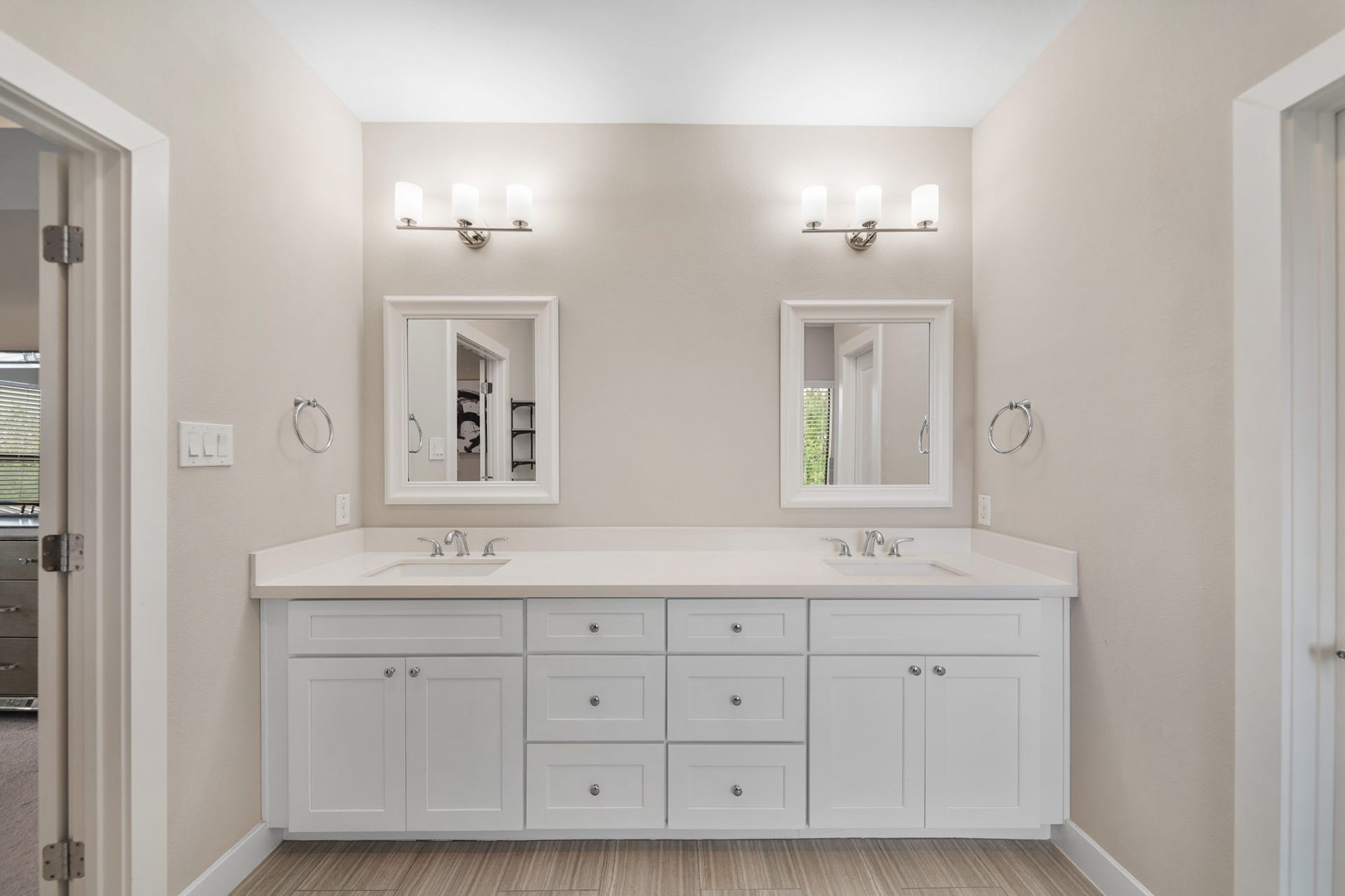 1824 Bonner Street, Houston, TX 77007 Plenty of storage space is included!