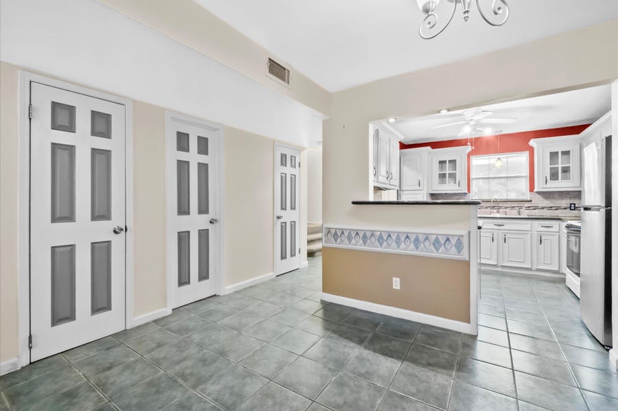 Property photo for 1025 Willow Oaks Circle, Pasadena, TX