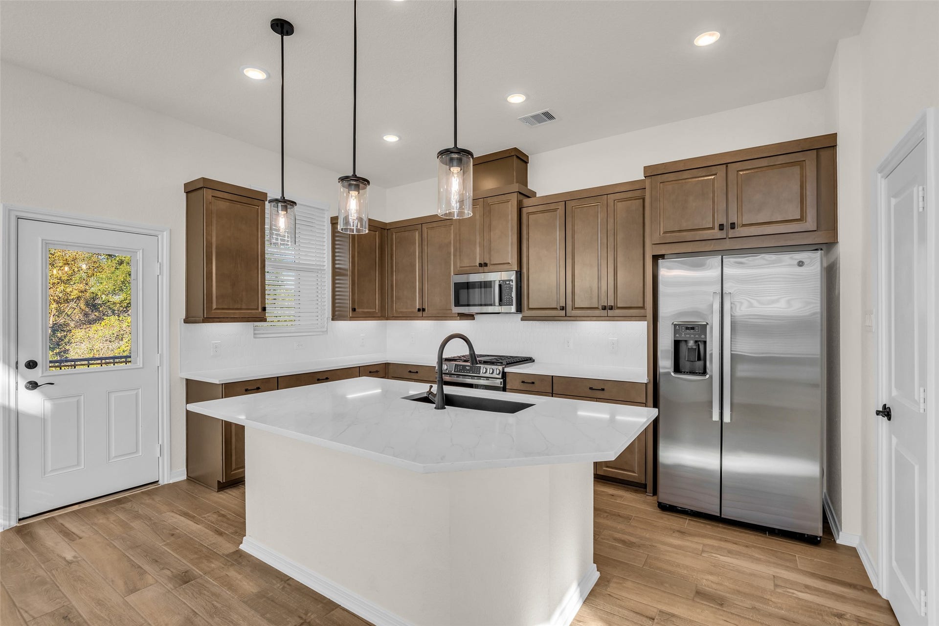 107 W Coralburst Loop, Montgomery, TX 77316 107 W Coralburst Loop, Montgomery, TX 77316