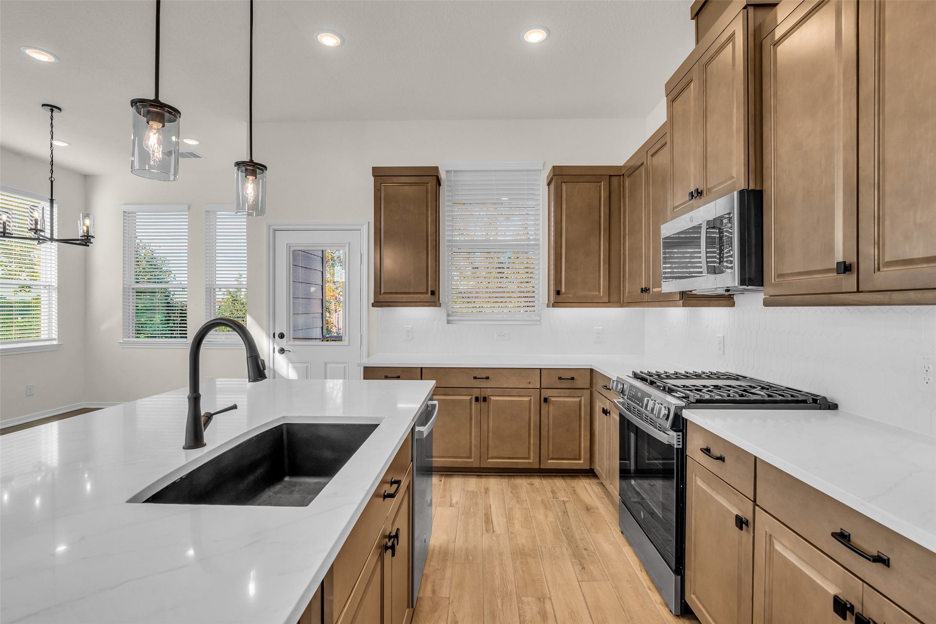 107 W Coralburst Loop, Montgomery, TX 77316 107 W Coralburst Loop, Montgomery, TX 77316