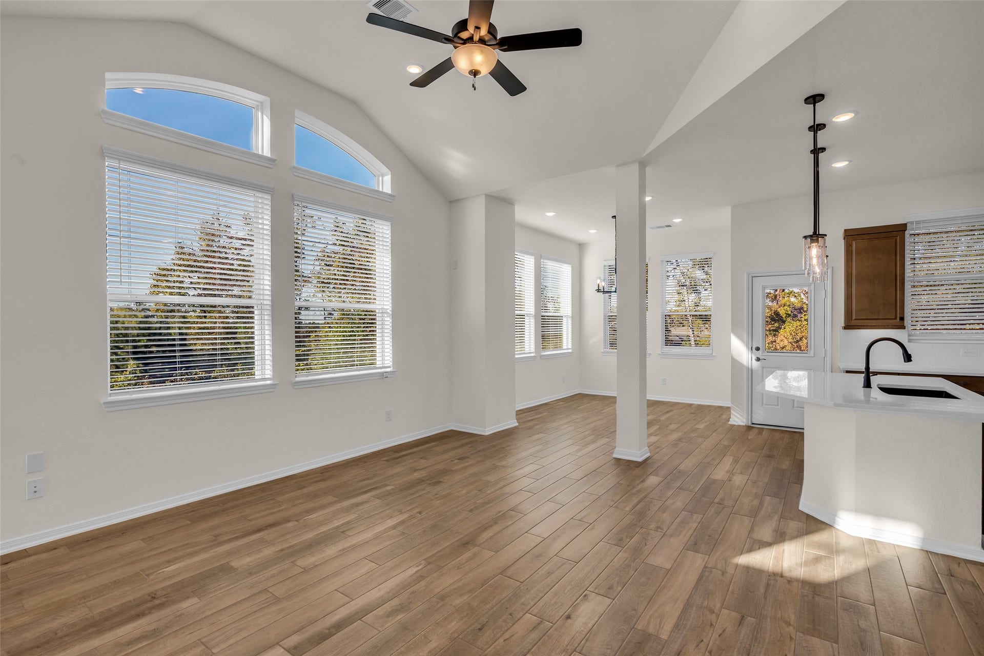 107 W Coralburst Loop, Montgomery, TX 77316 107 W Coralburst Loop, Montgomery, TX 77316