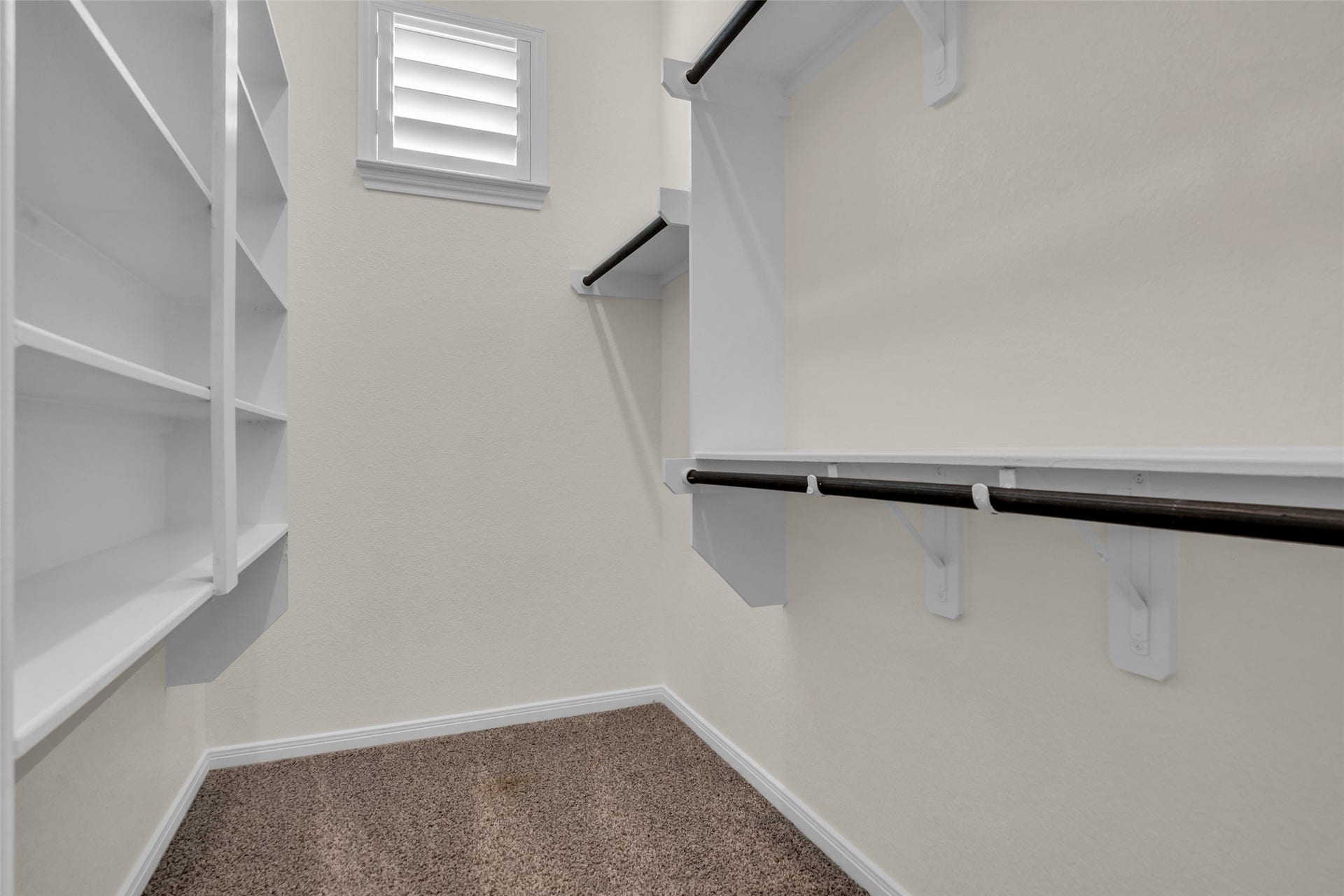 107 W Coralburst Loop, Montgomery, TX 77316 107 W Coralburst Loop, Montgomery, TX 77316