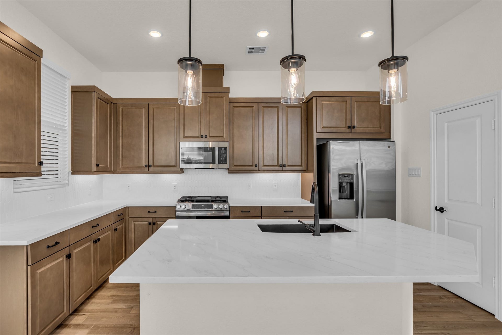 107 W Coralburst Loop, Montgomery, TX 77316 107 W Coralburst Loop, Montgomery, TX 77316