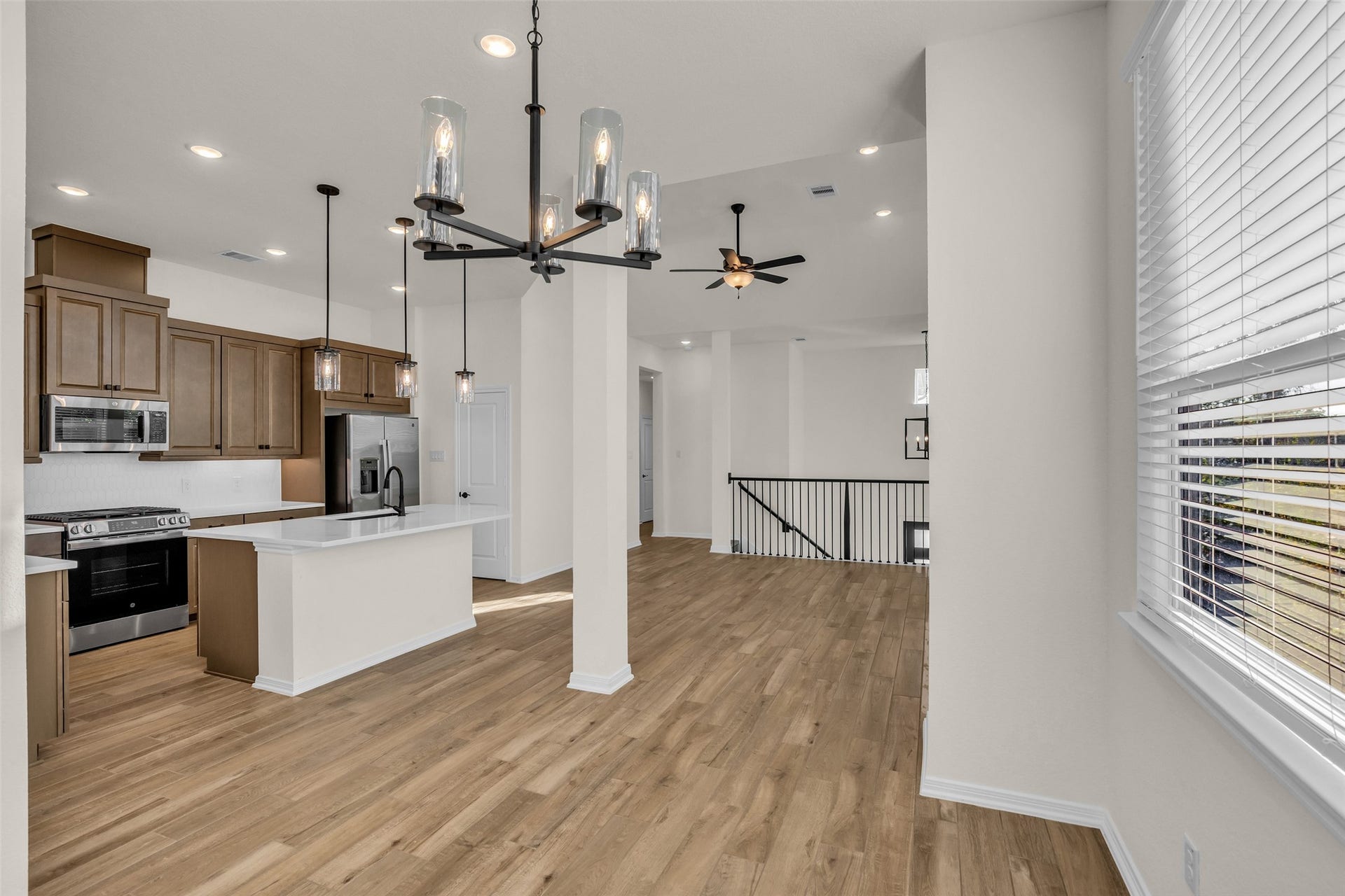 107 W Coralburst Loop, Montgomery, TX 77316 107 W Coralburst Loop, Montgomery, TX 77316
