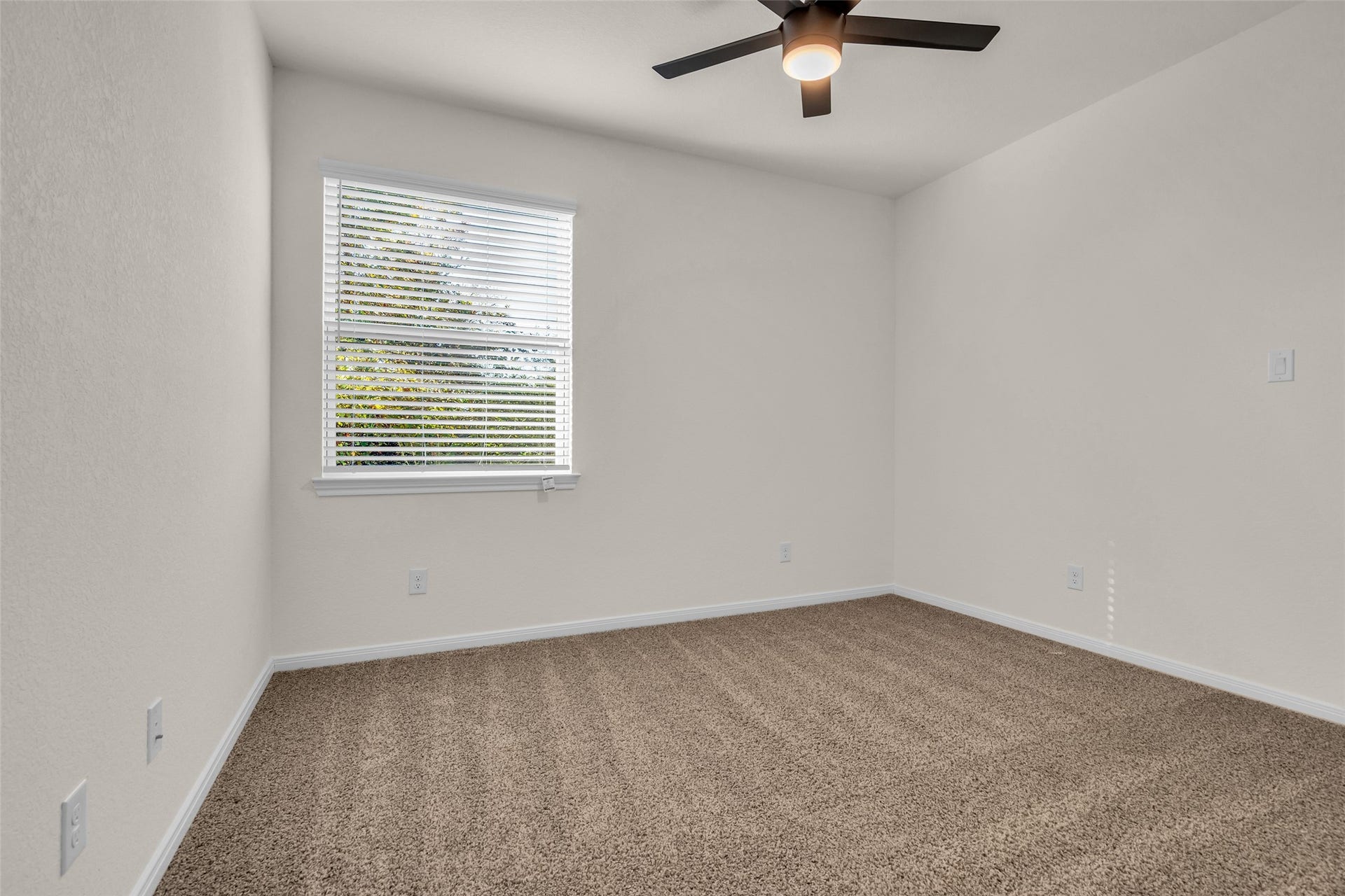 107 W Coralburst Loop, Montgomery, TX 77316 107 W Coralburst Loop, Montgomery, TX 77316
