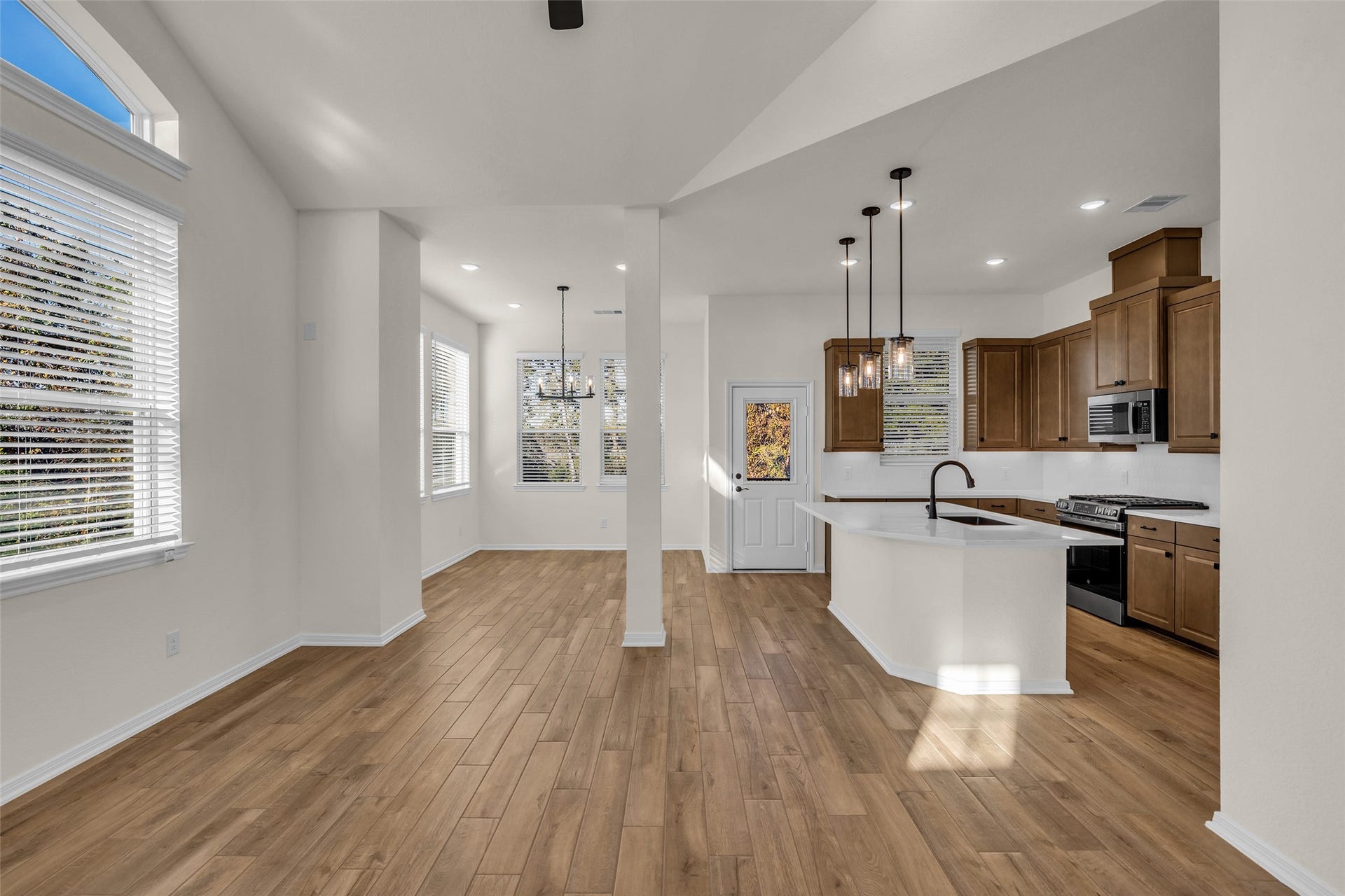 107 W Coralburst Loop, Montgomery, TX 77316 107 W Coralburst Loop, Montgomery, TX 77316