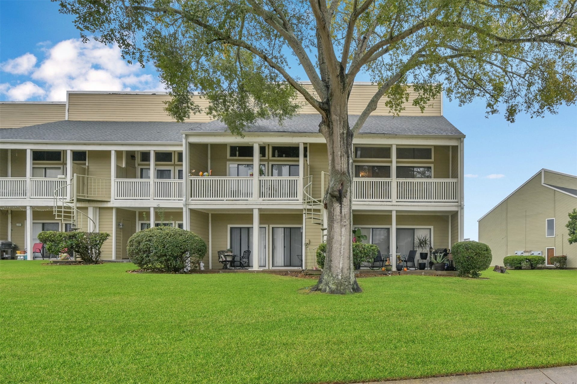 132 April Point Drive S, Conroe, TX 77356 132 April Point Drive S, Conroe, TX 77356