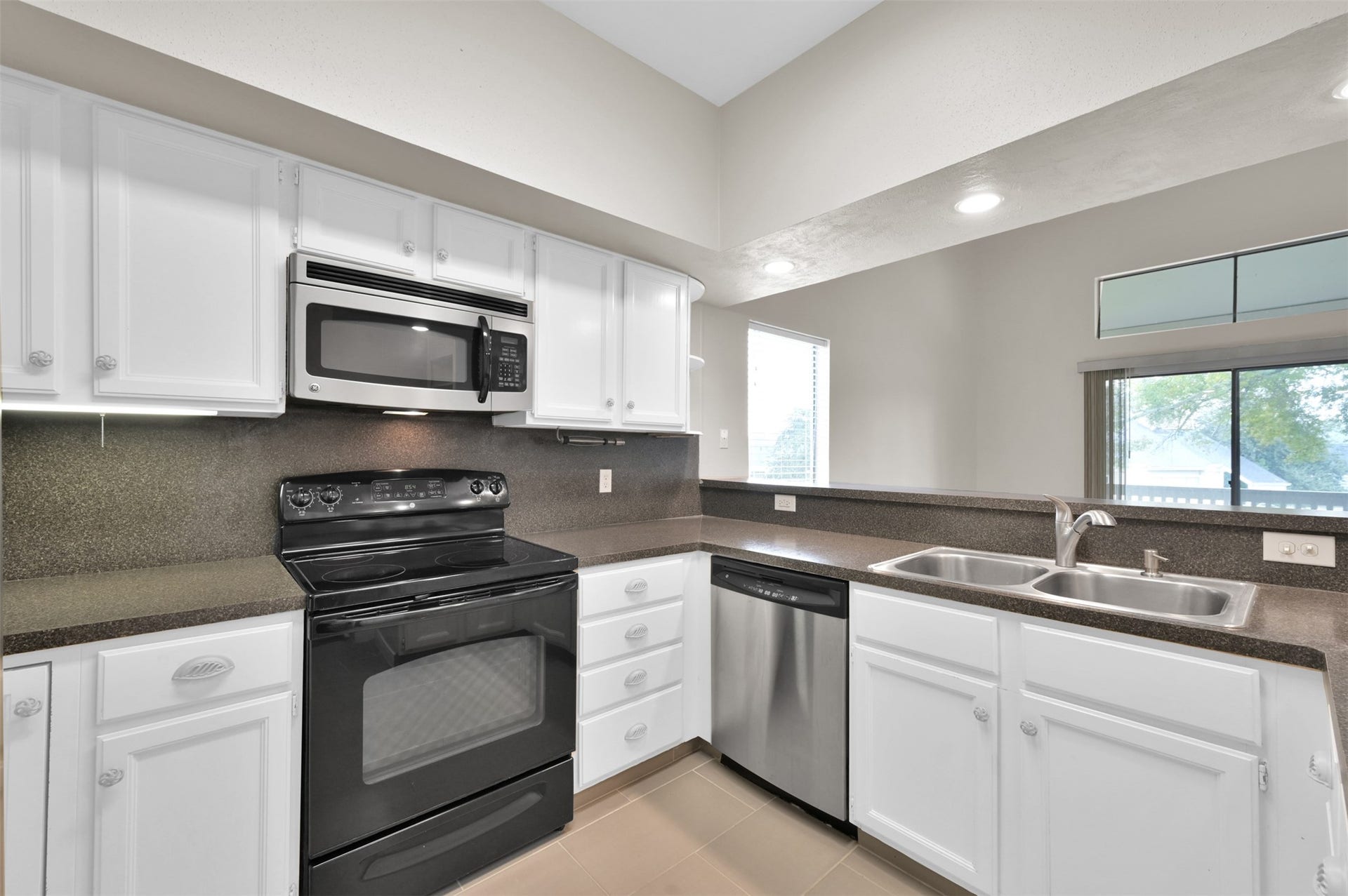 132 April Point Drive S, Conroe, TX 77356 132 April Point Drive S, Conroe, TX 77356