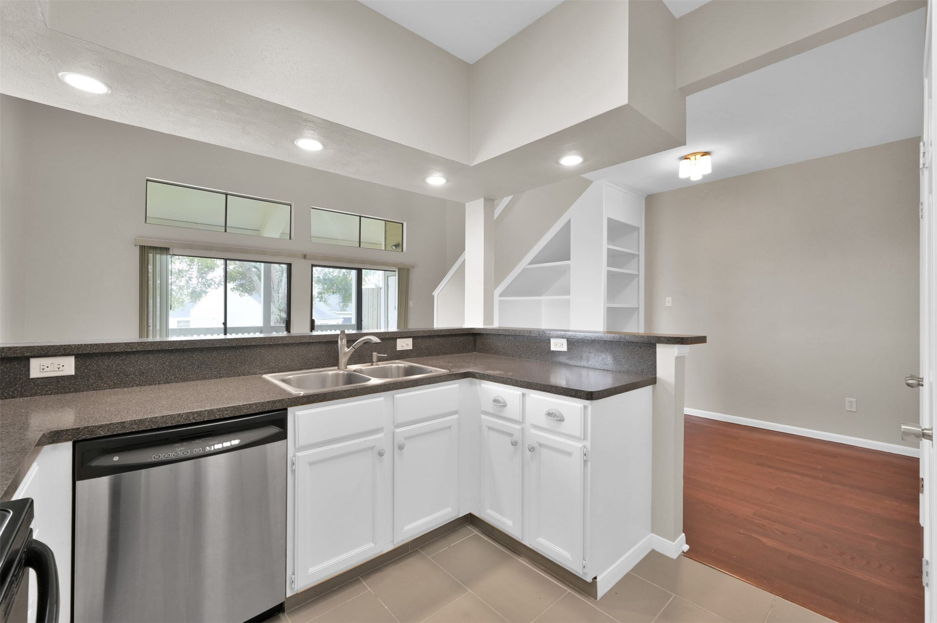 132 April Point Drive S, Conroe, TX 77356 132 April Point Drive S, Conroe, TX 77356