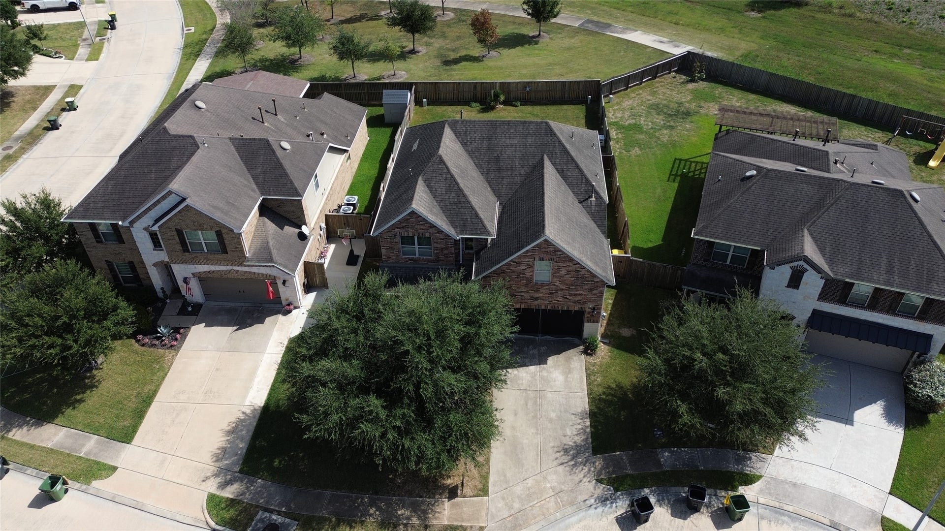 3913 Ginger Fields Court, Pearland, TX 77581 Home sits in Large Cul De Sac