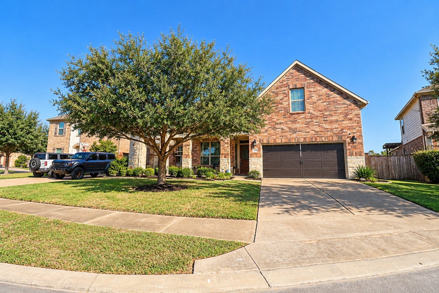 3913 Ginger Fields Court, Pearland, TX 77581 Front view of this spacious home