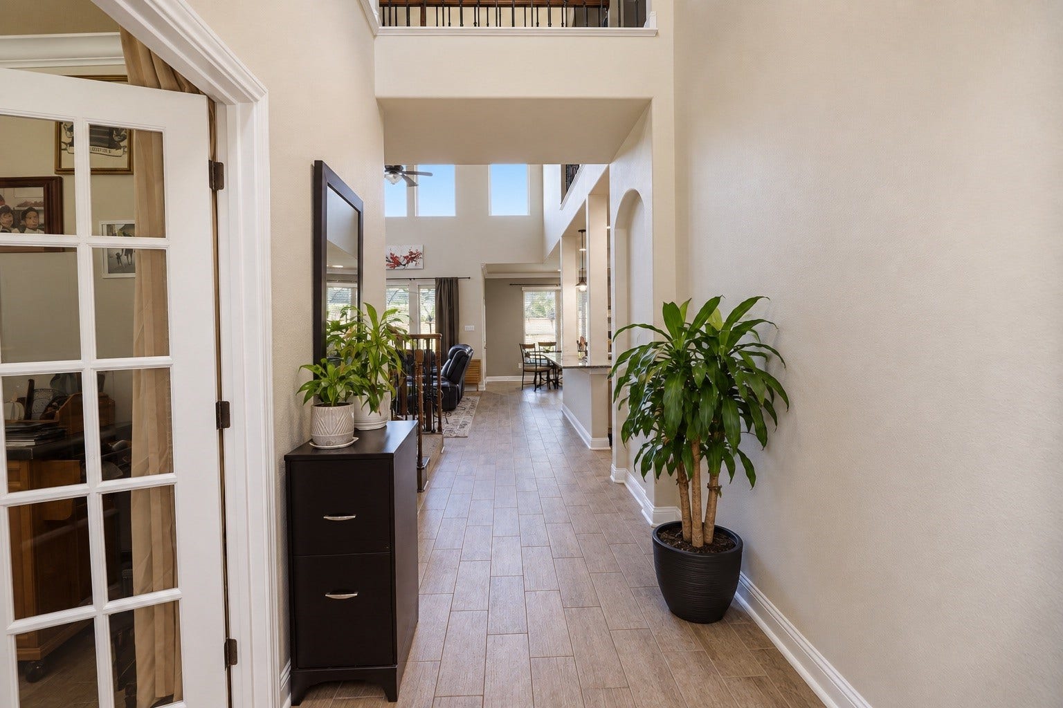 3913 Ginger Fields Court, Pearland, TX 77581 Welcome, Large Foyer with view of high ceiling
