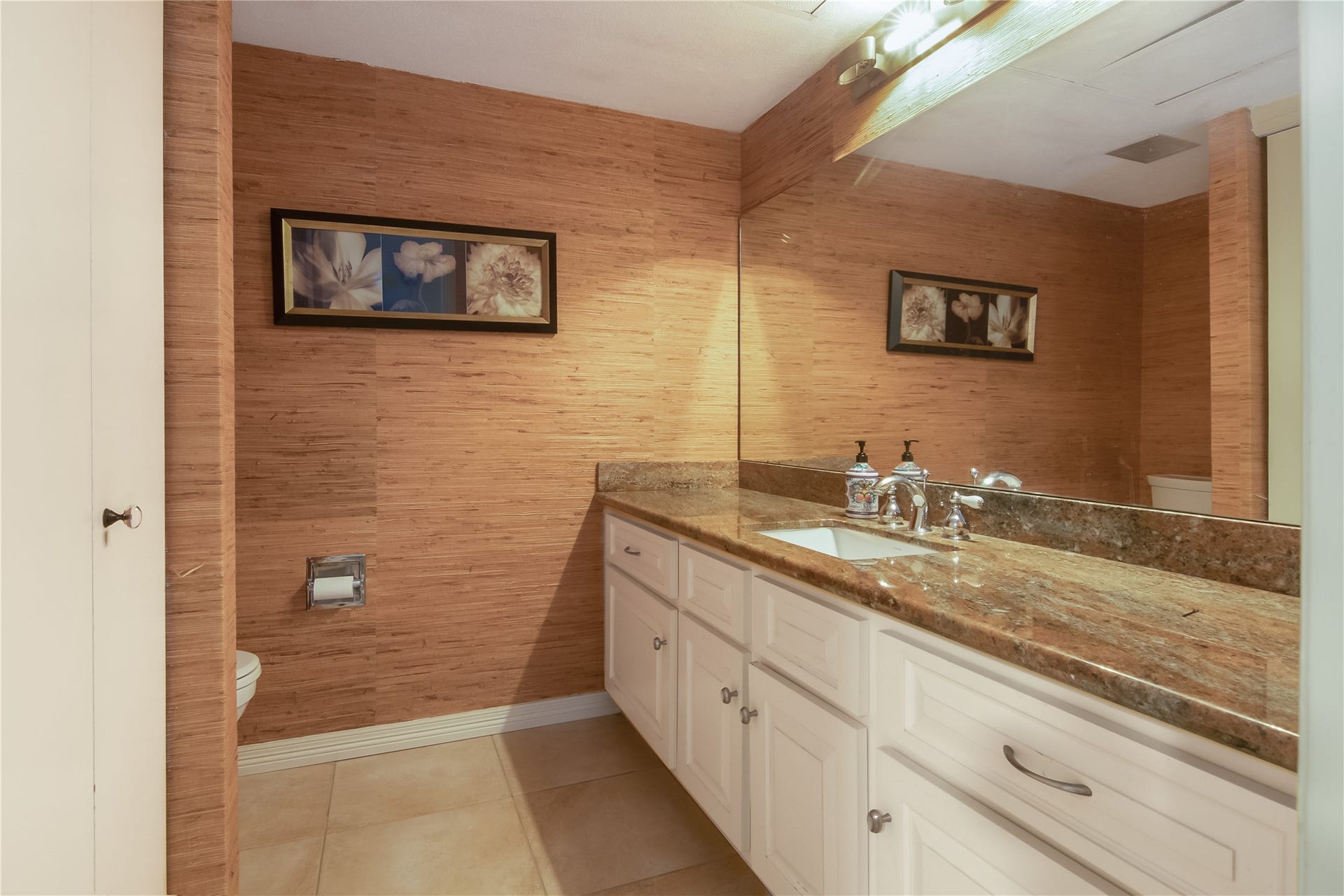 1802 Stoney Brook Drive, #104, Houston, TX 77063