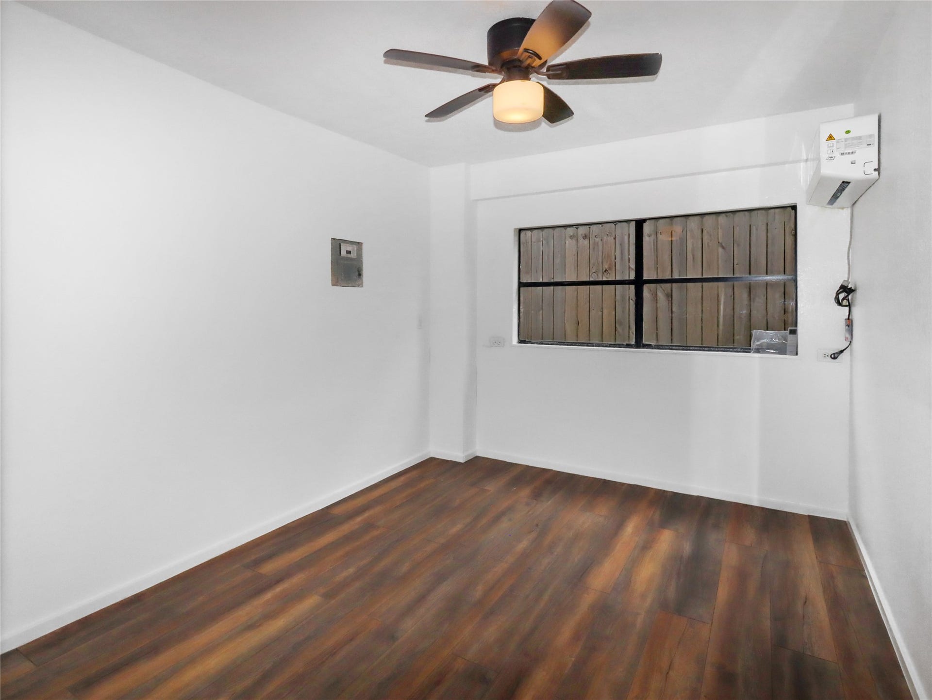 176 Barracuda Street, Bayou Vista, TX 77563 Downstairs Bedroom
