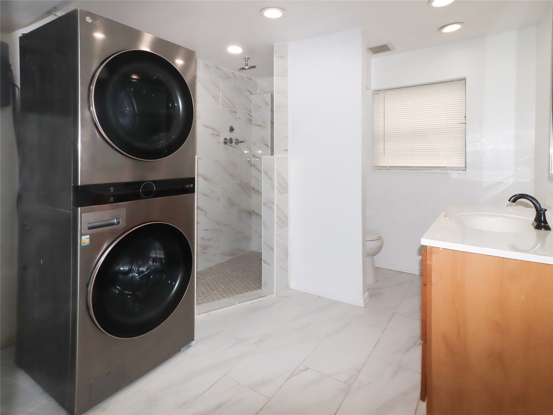176 Barracuda Street, Bayou Vista, TX 77563 Downstairs bathroom with Laundry area