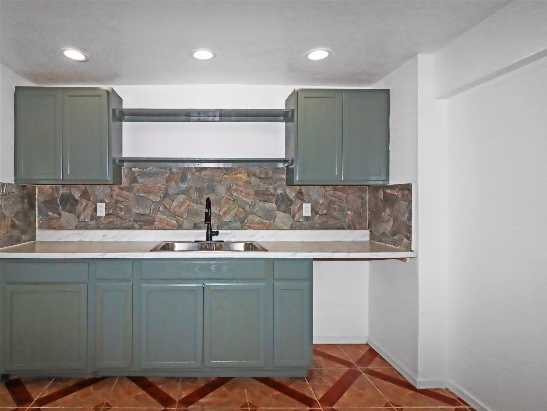 176 Barracuda Street, Bayou Vista, TX 77563 Downstairs