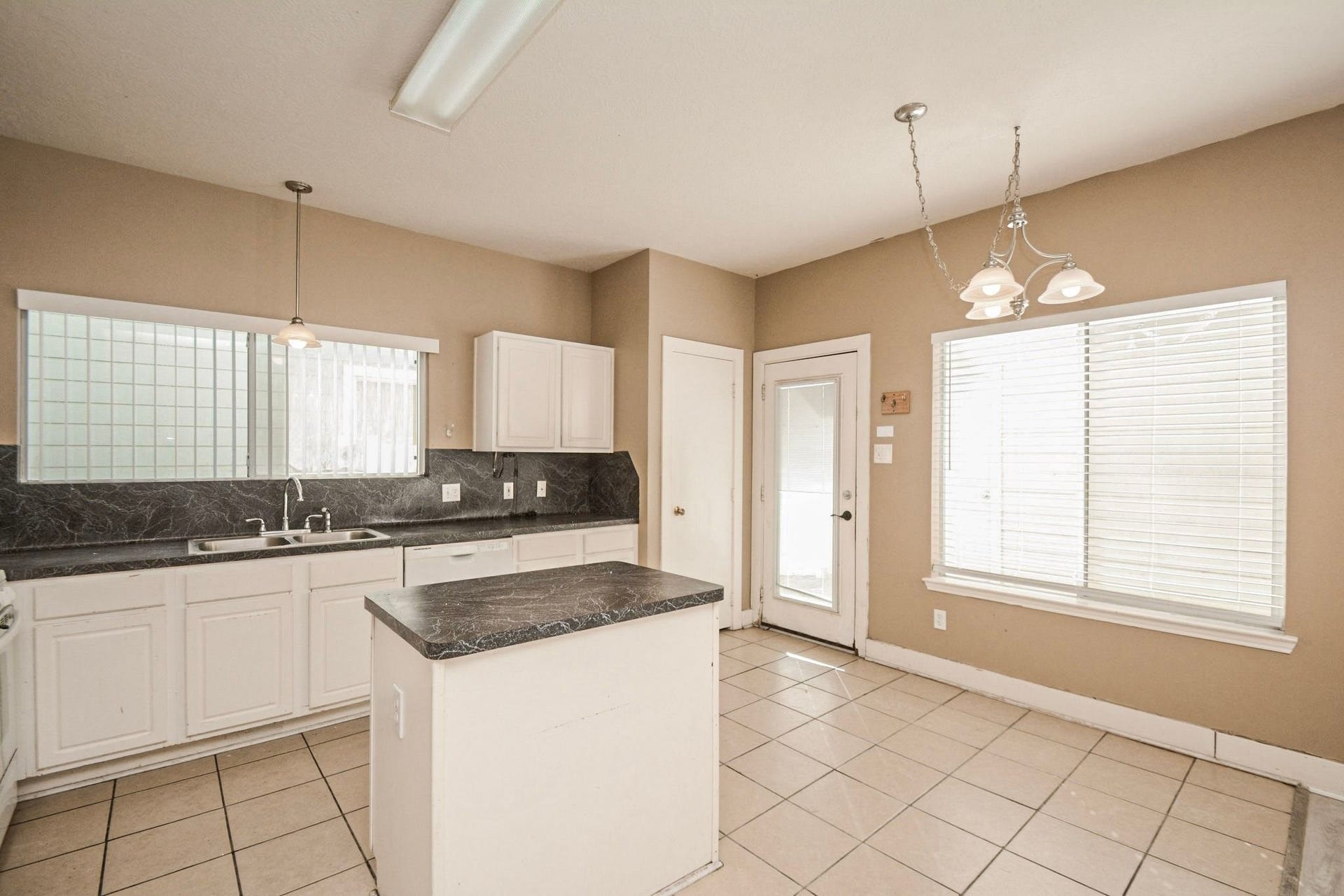 9742 Farrell Drive, Houston, TX 77070 9742 Farrell Drive, Houston, TX 77070