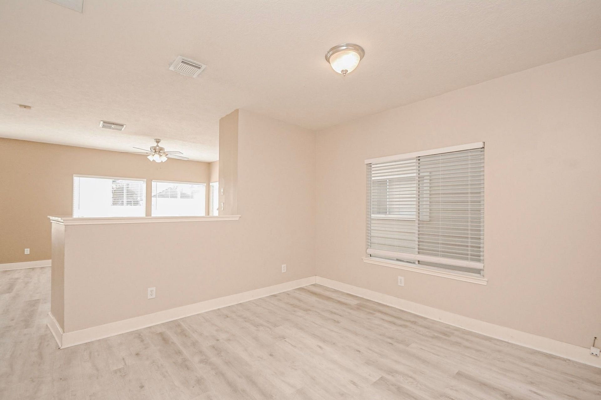 9742 Farrell Drive, Houston, TX 77070 9742 Farrell Drive, Houston, TX 77070