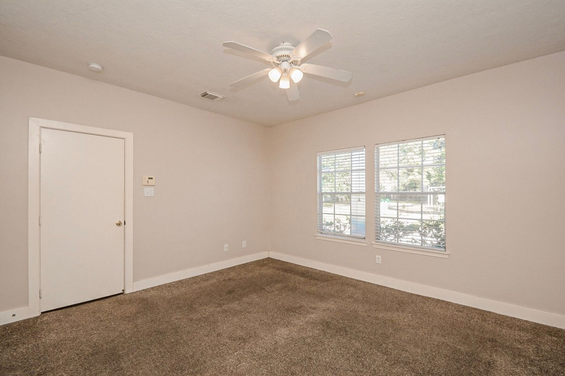 9742 Farrell Drive, Houston, TX 77070 9742 Farrell Drive, Houston, TX 77070