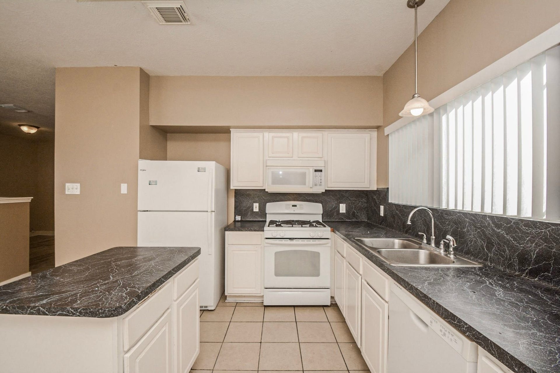 9742 Farrell Drive, Houston, TX 77070 9742 Farrell Drive, Houston, TX 77070