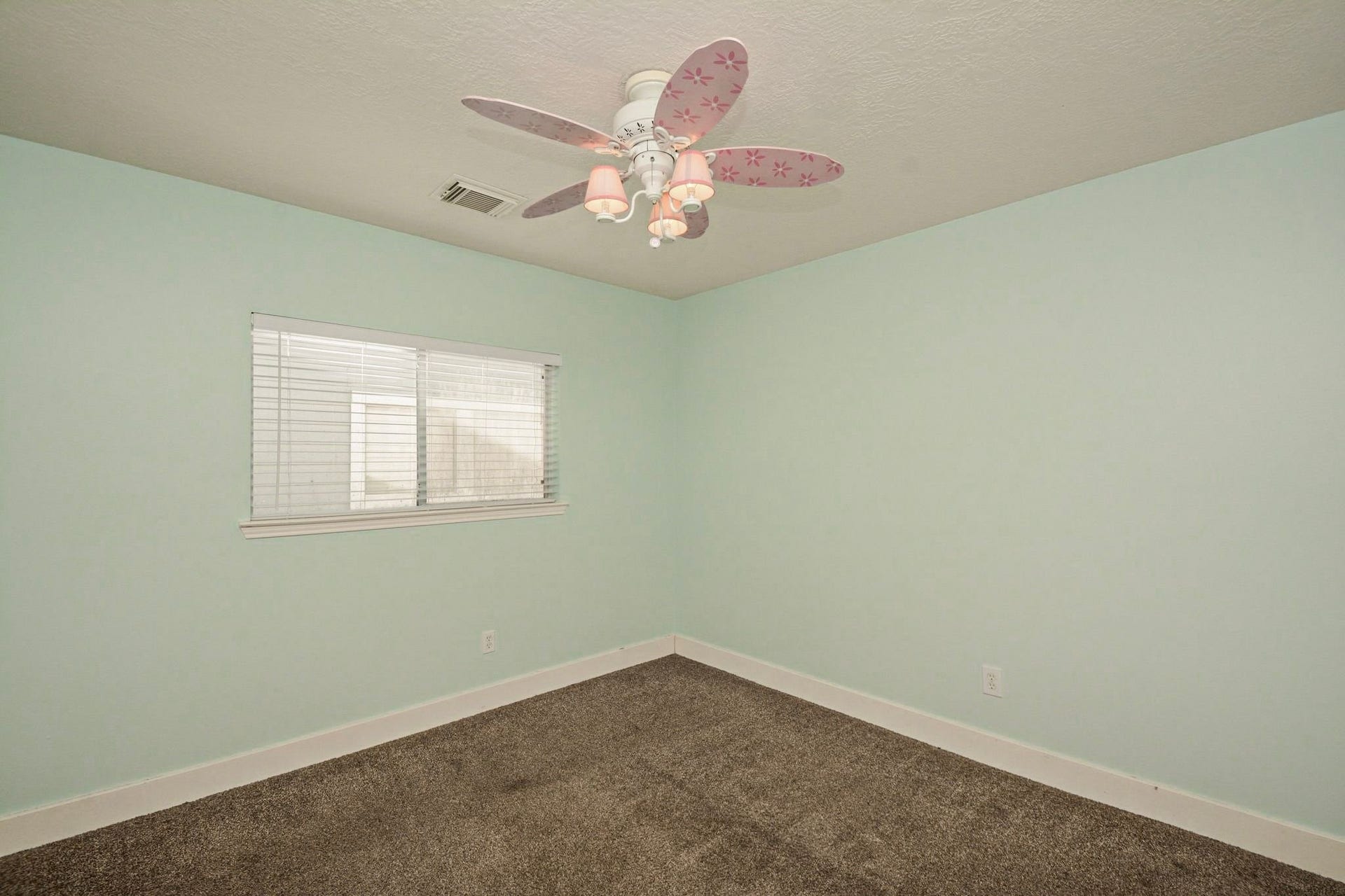 9742 Farrell Drive, Houston, TX 77070 9742 Farrell Drive, Houston, TX 77070